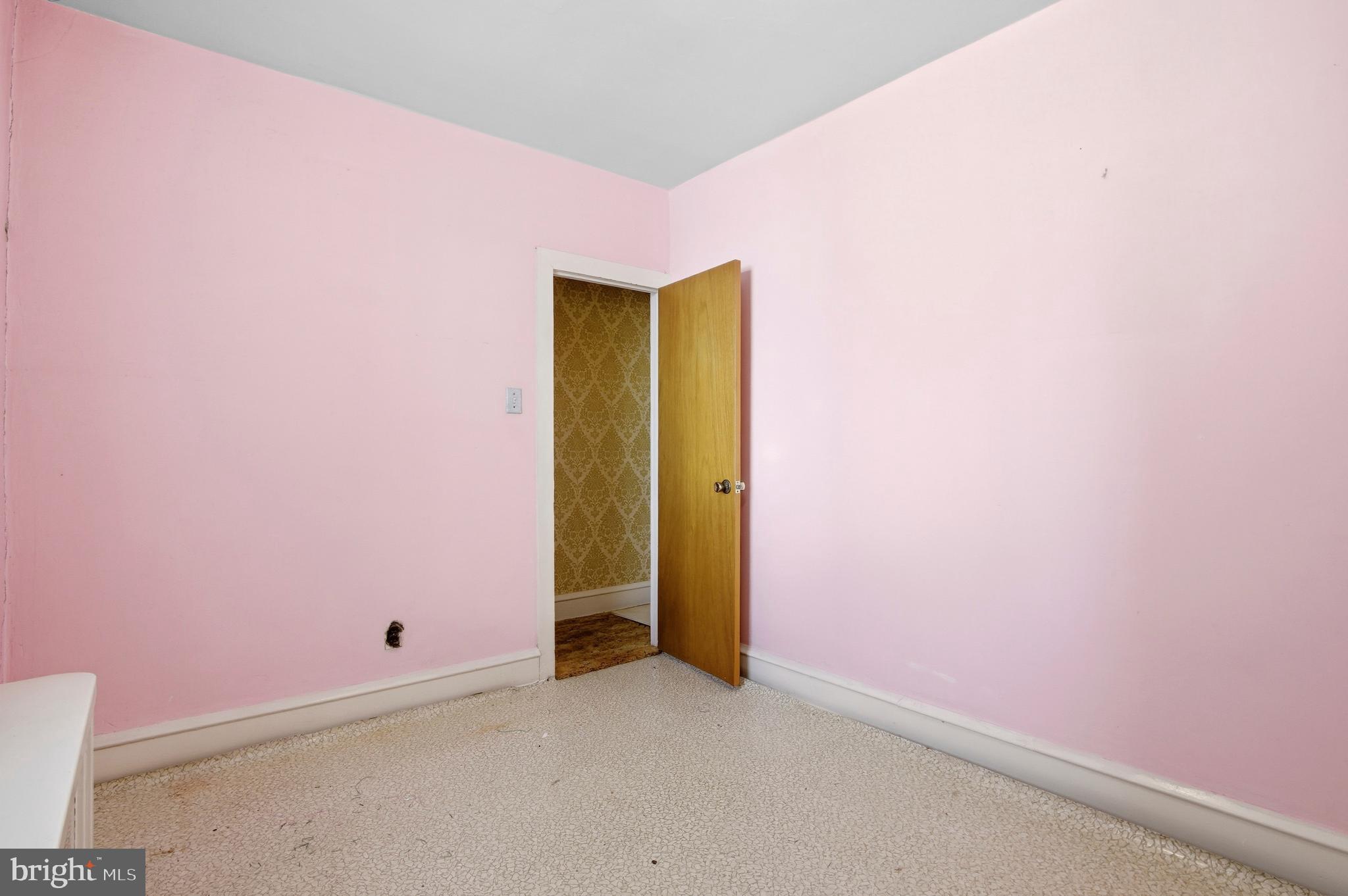 QUEEN VILLAGE - Residential