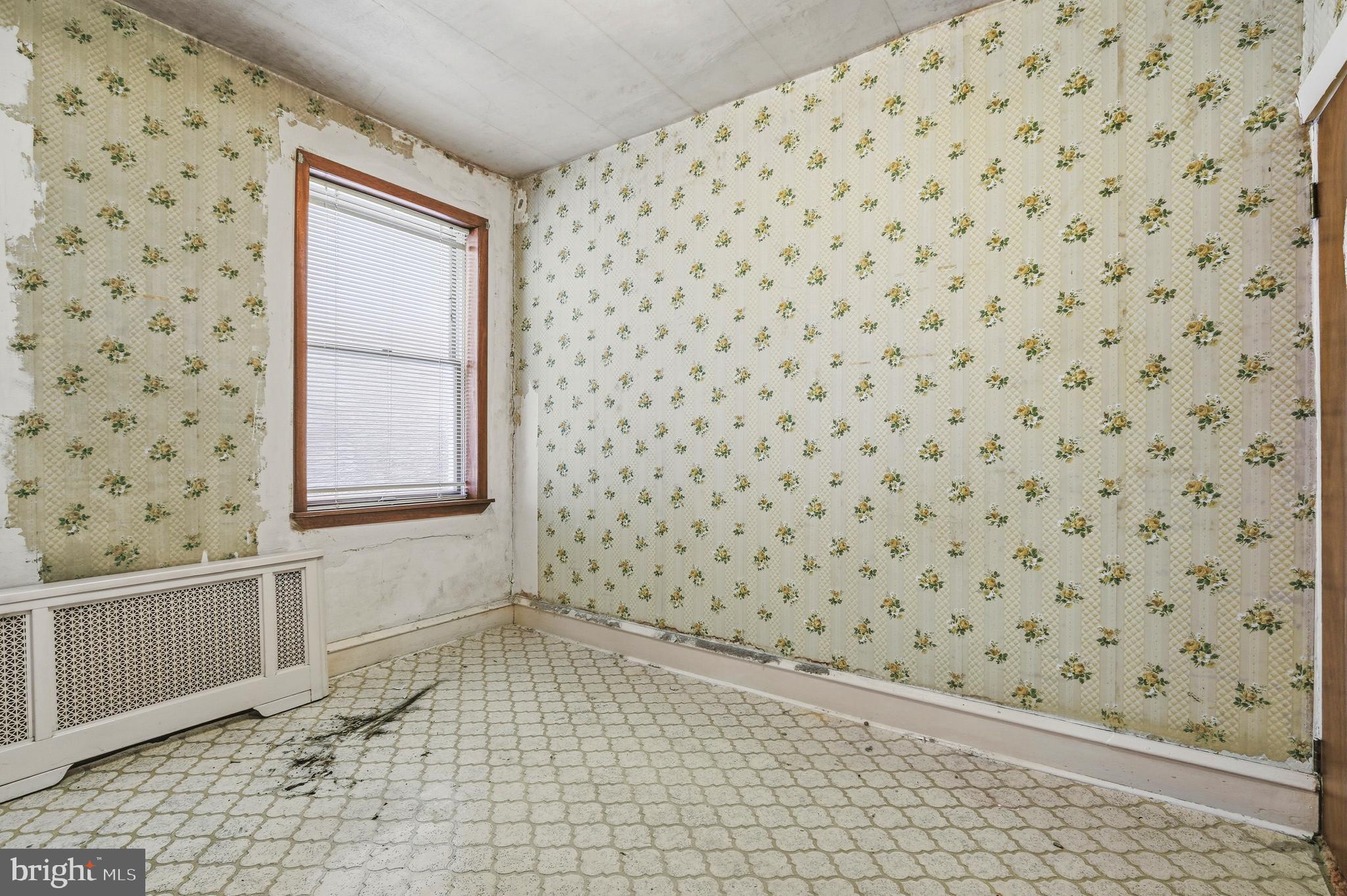 QUEEN VILLAGE - Residential