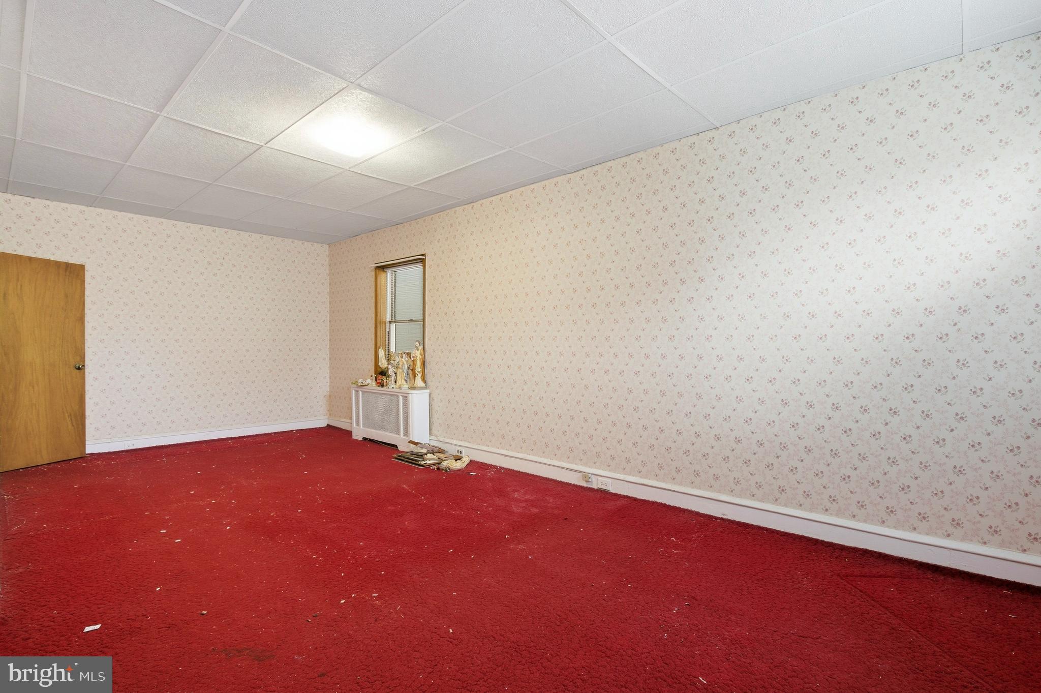 QUEEN VILLAGE - Residential