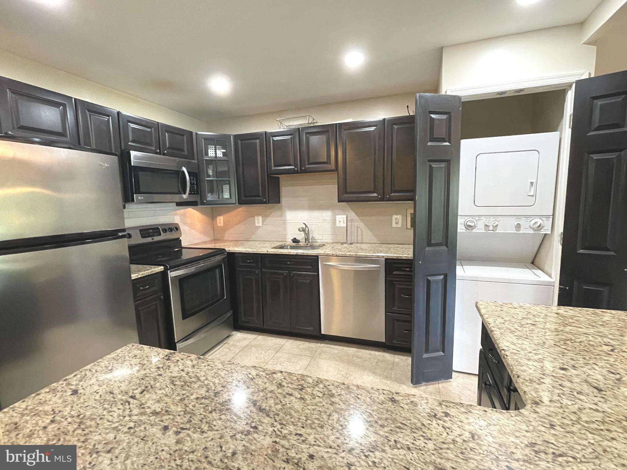 WESTLAKE PARK - Residential Lease