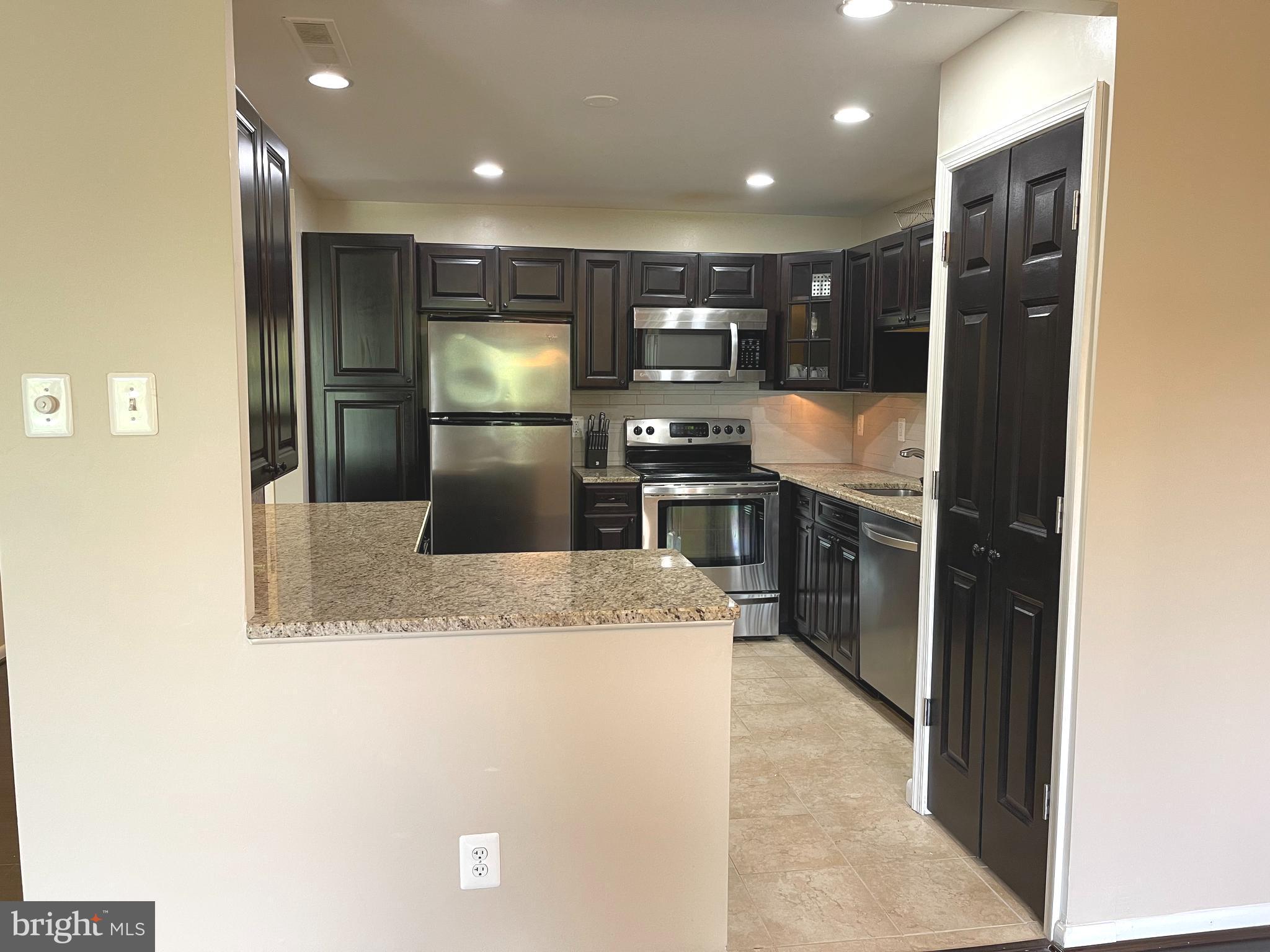 WESTLAKE PARK - Residential Lease