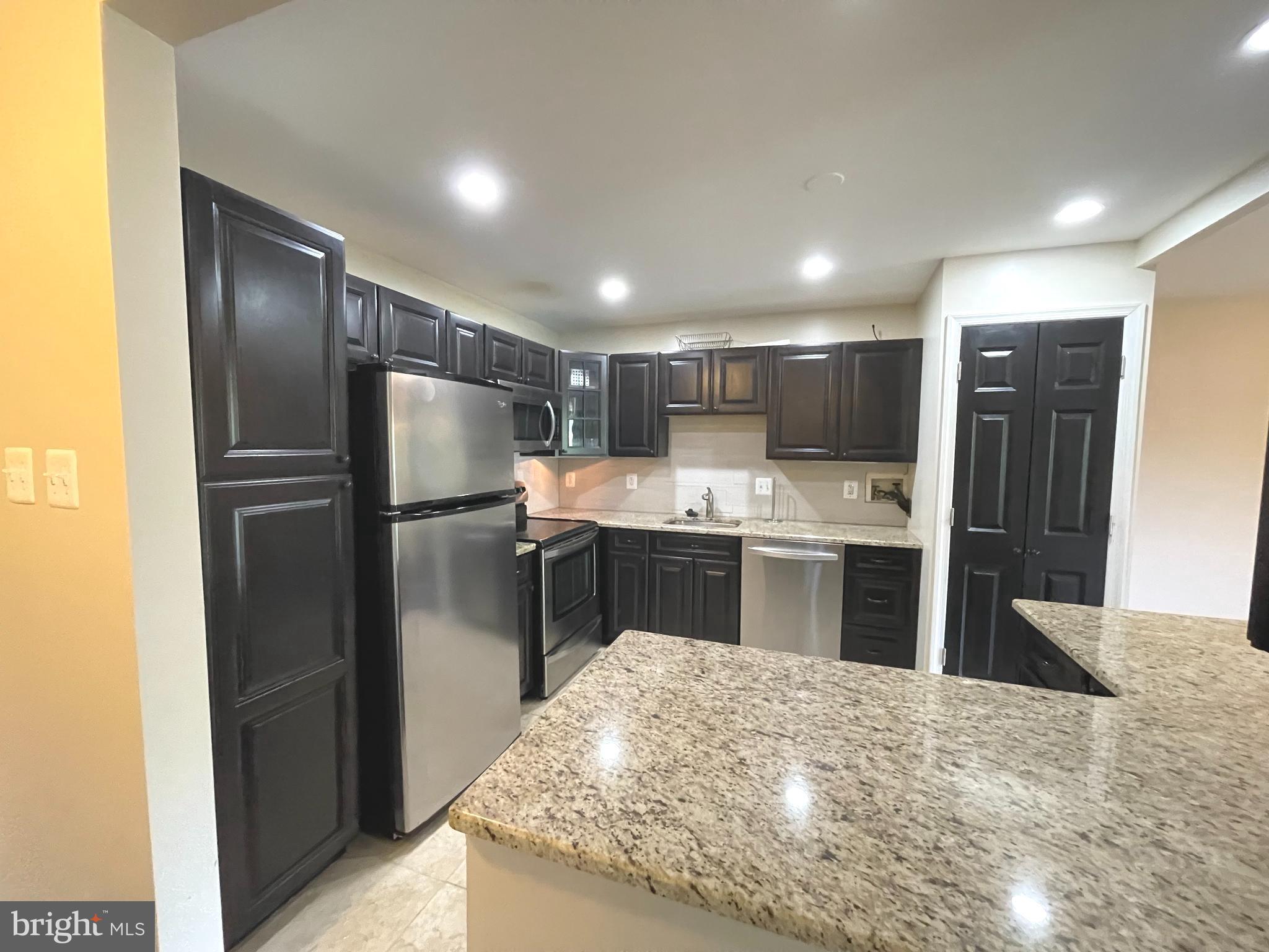 WESTLAKE PARK - Residential Lease