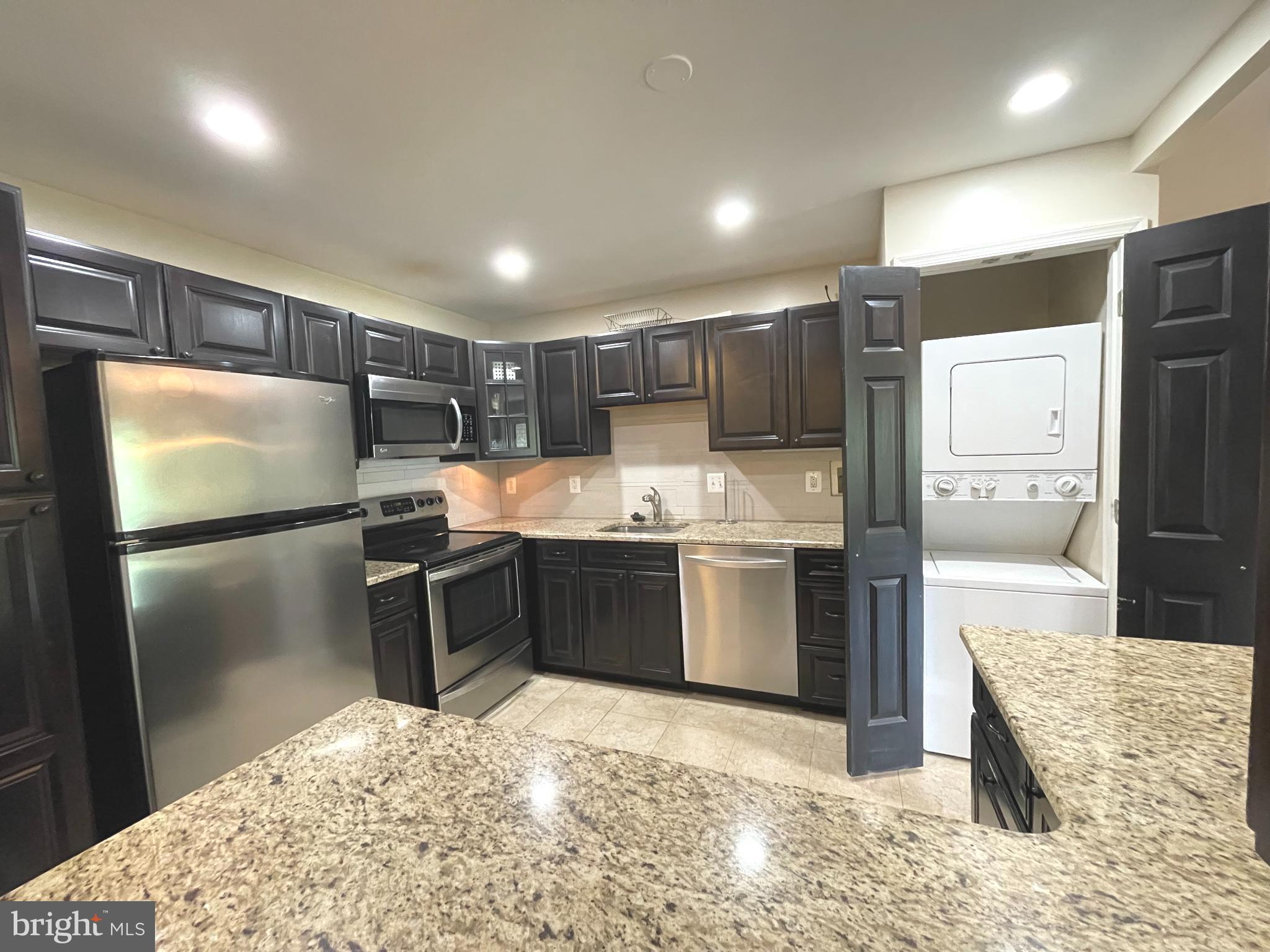 WESTLAKE PARK - Residential Lease