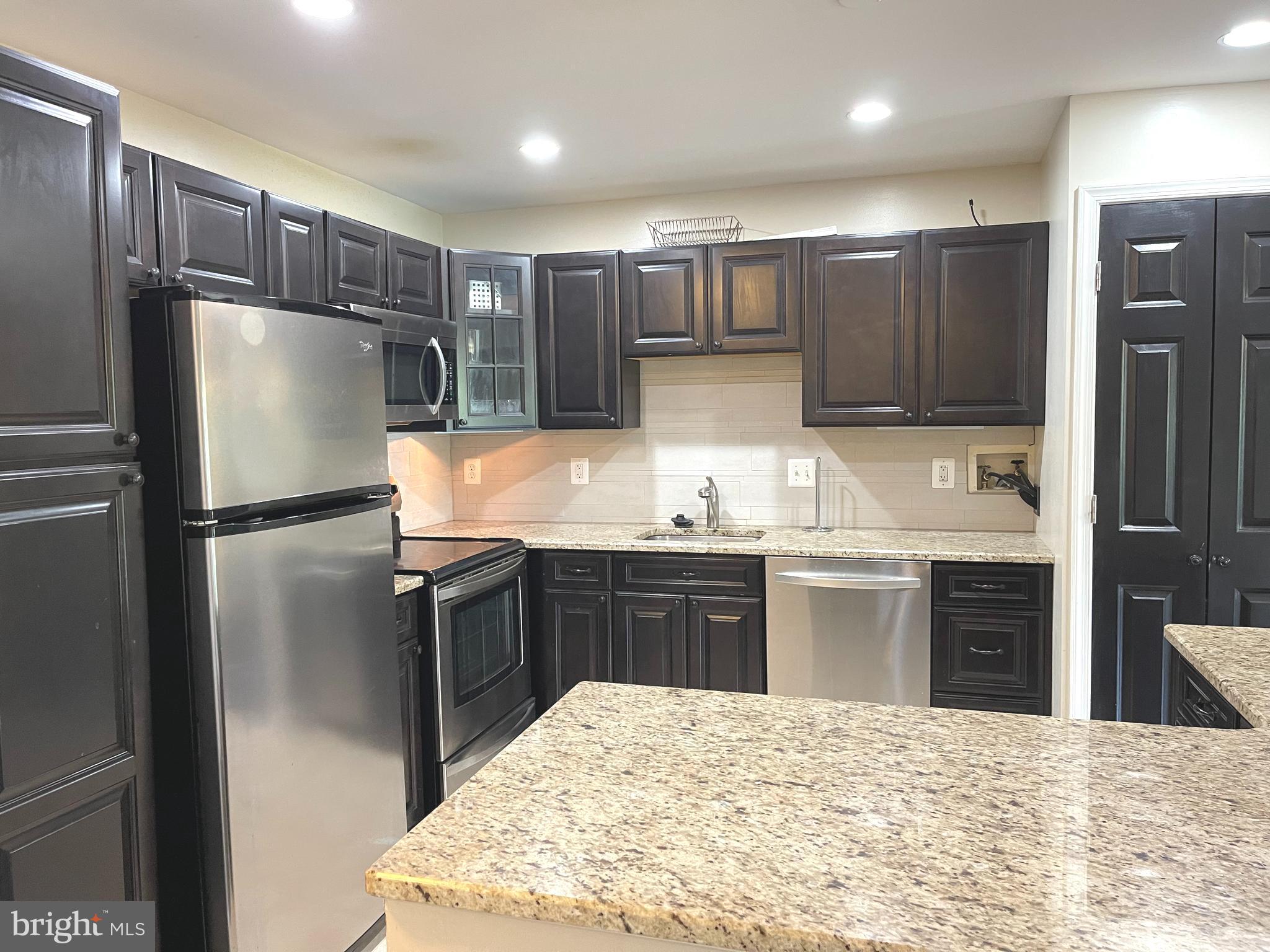 WESTLAKE PARK - Residential Lease