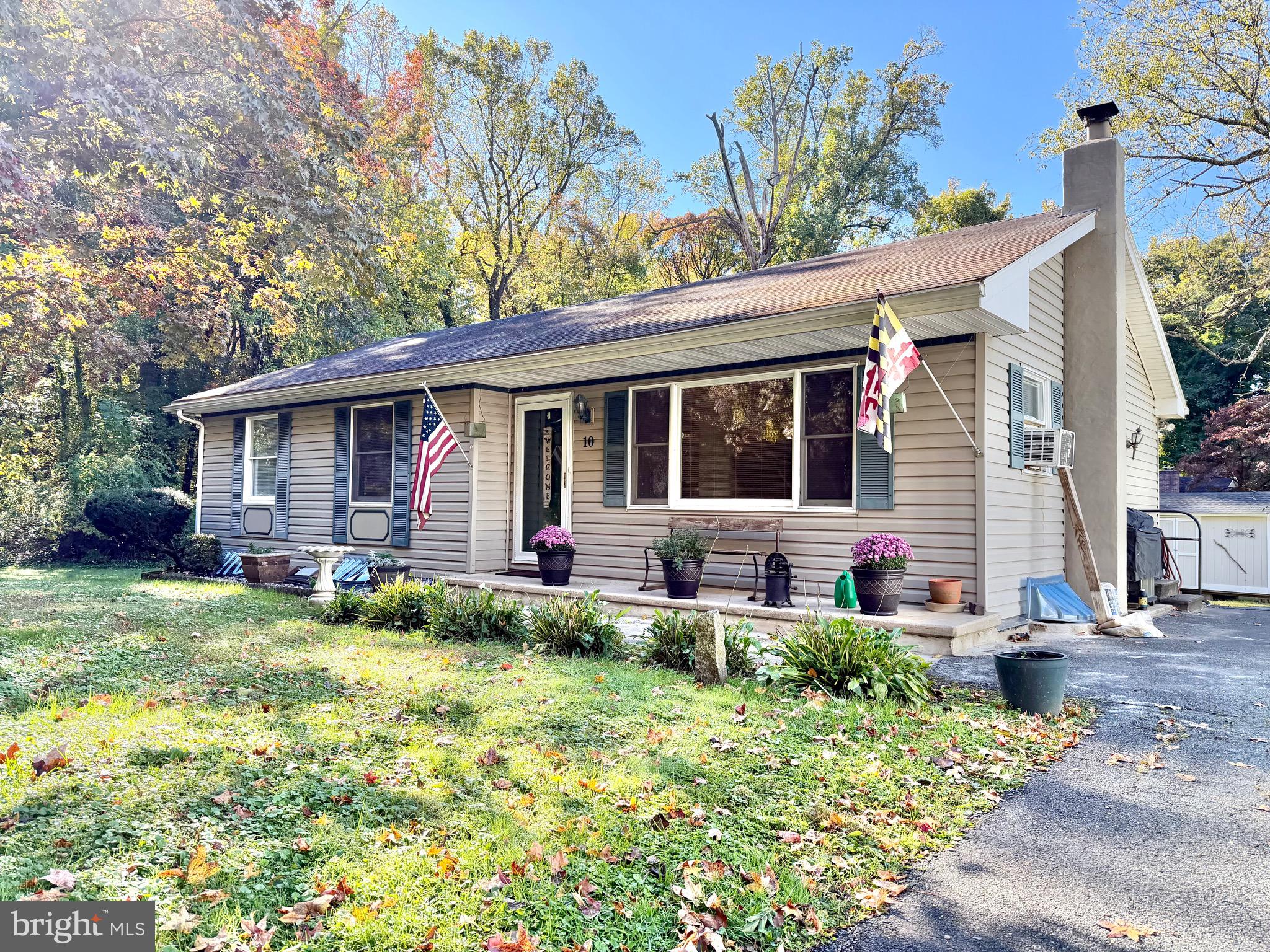 10 FOREST GREEN ROAD