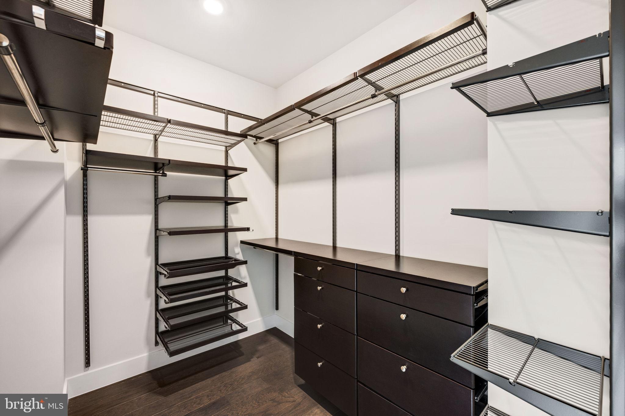 EISENHOWER SQUARE - Residential