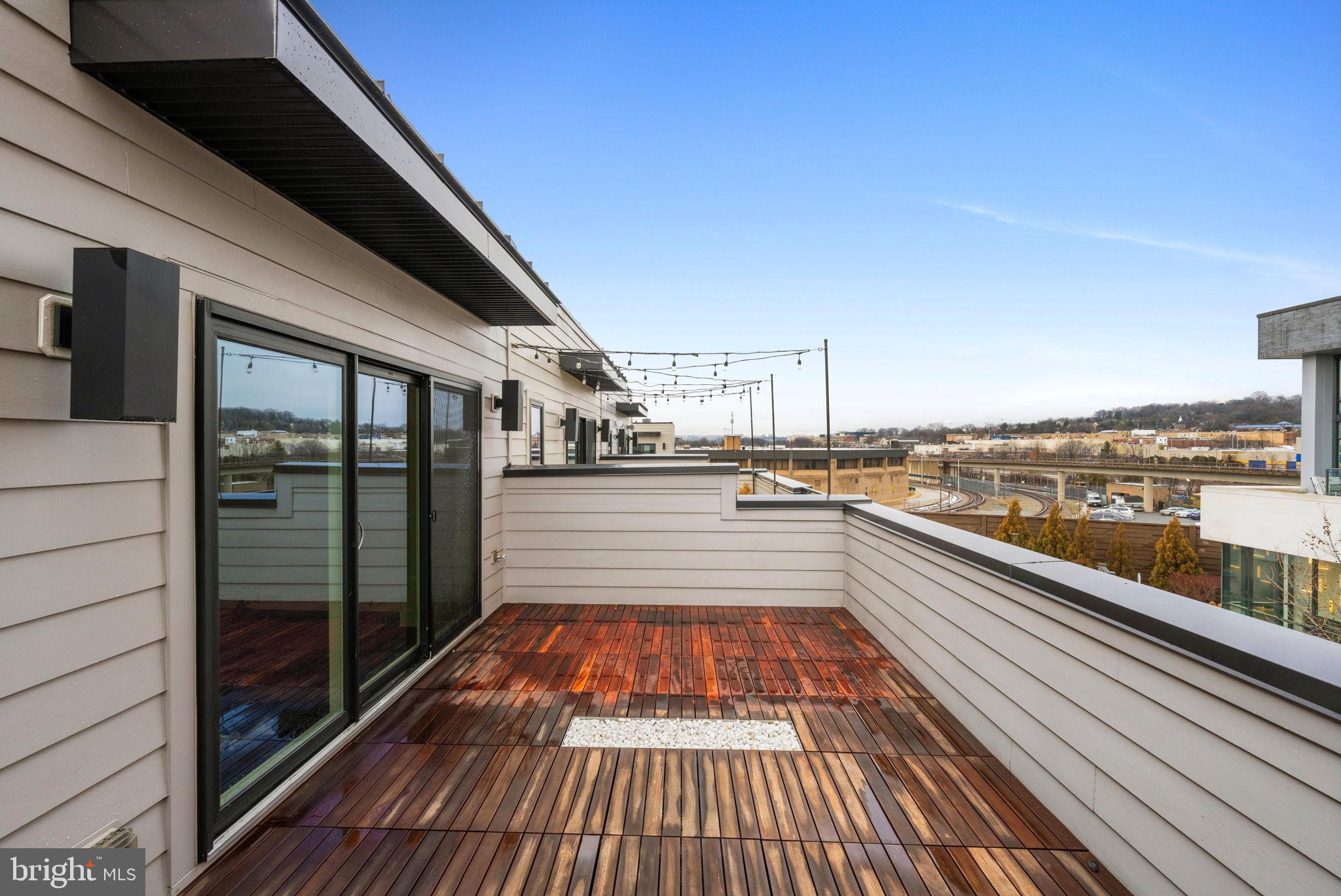 EISENHOWER SQUARE - Residential