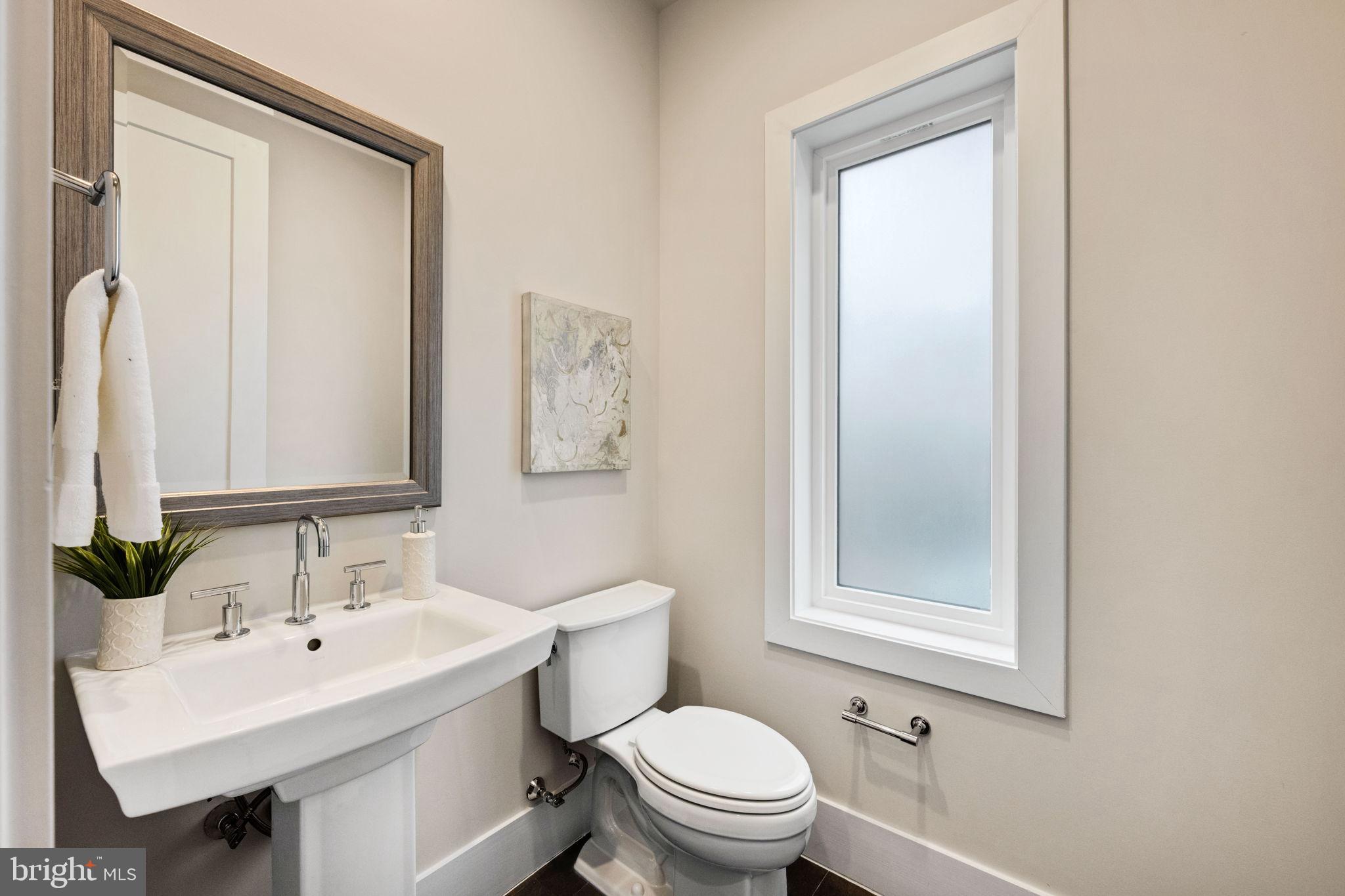 EISENHOWER SQUARE - Residential