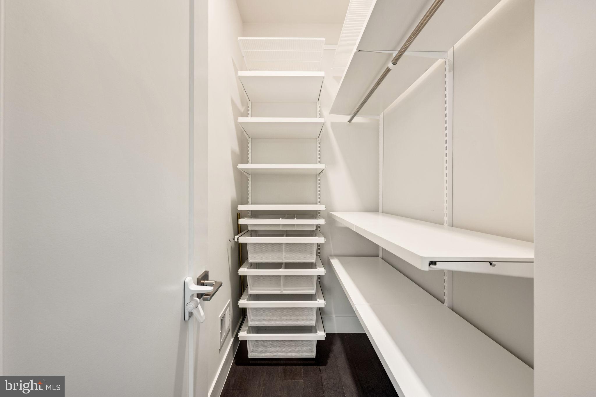 EISENHOWER SQUARE - Residential