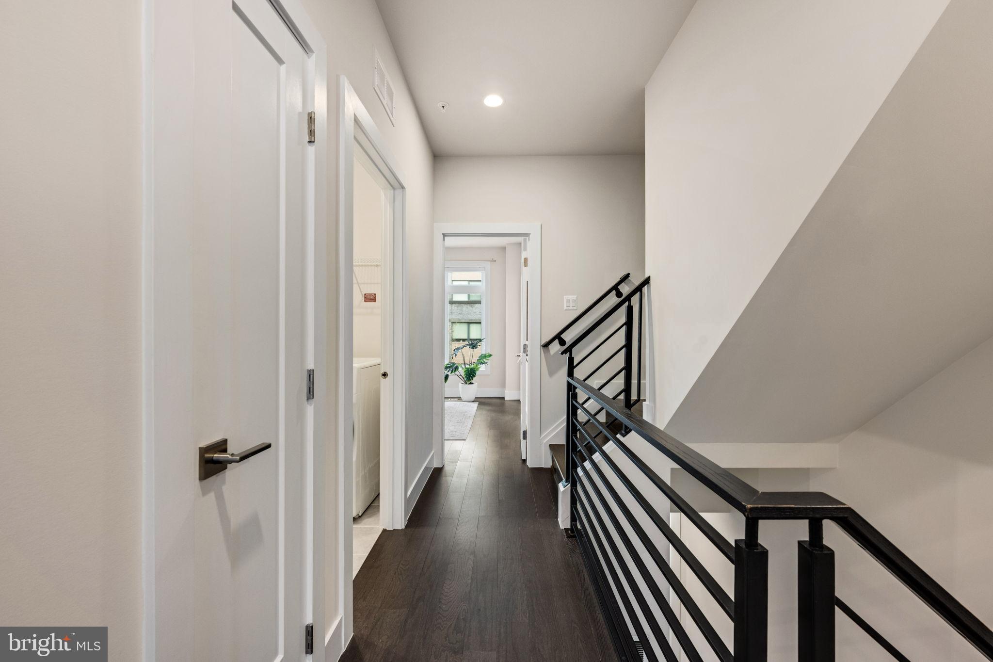 EISENHOWER SQUARE - Residential