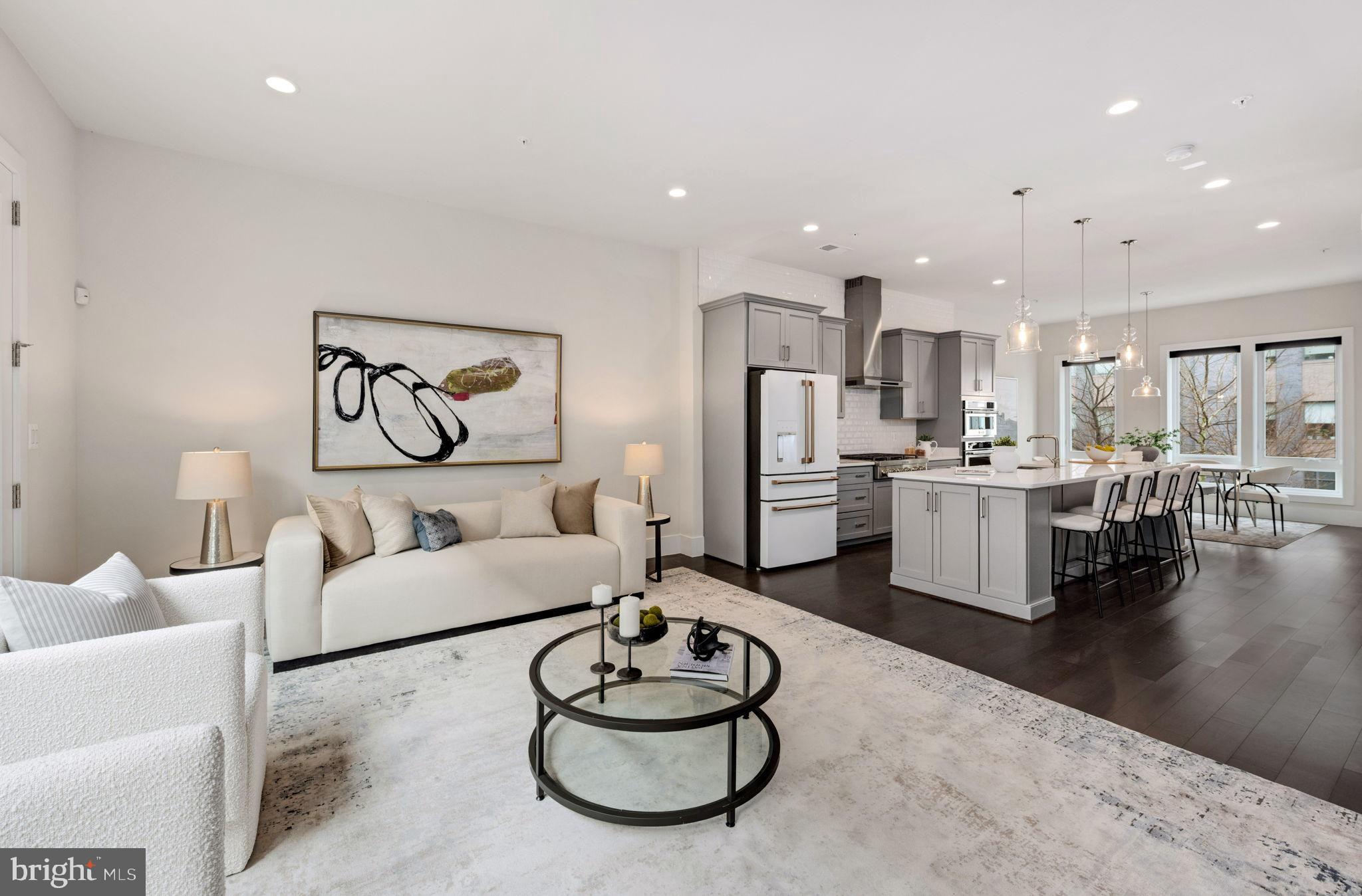 EISENHOWER SQUARE - Residential