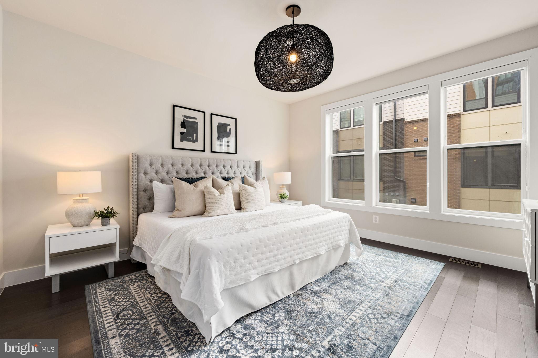 EISENHOWER SQUARE - Residential