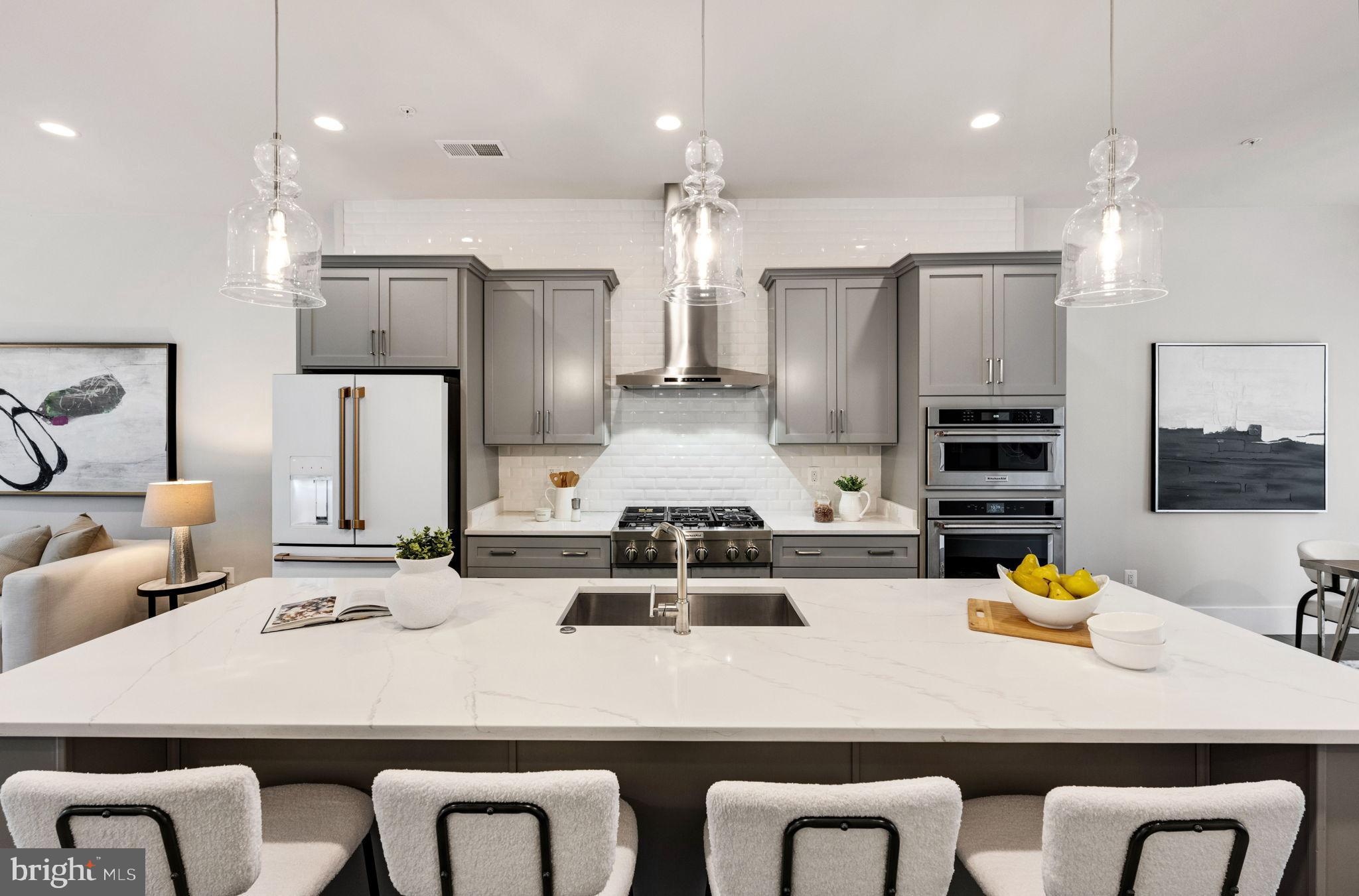 EISENHOWER SQUARE - Residential