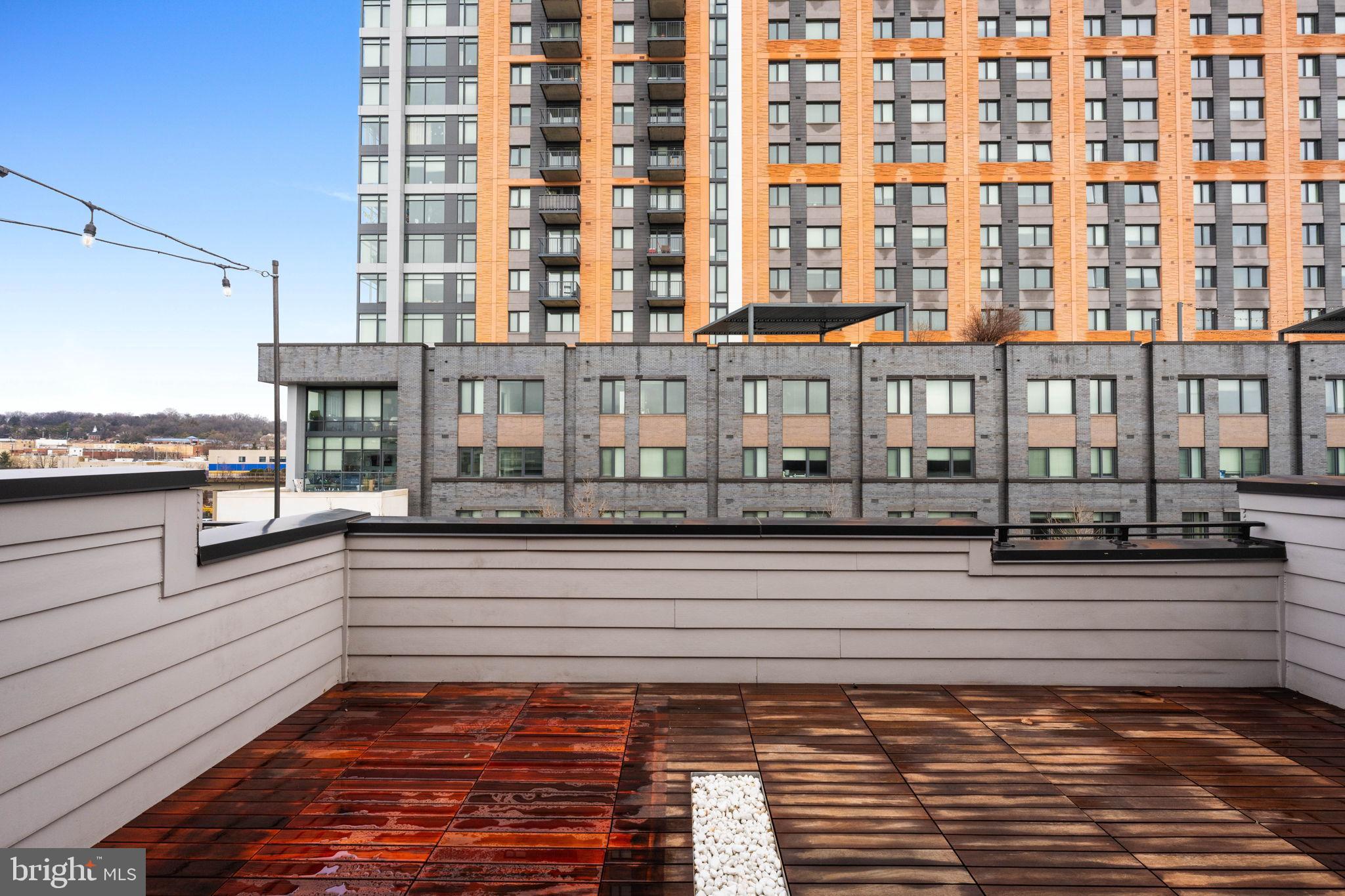 EISENHOWER SQUARE - Residential