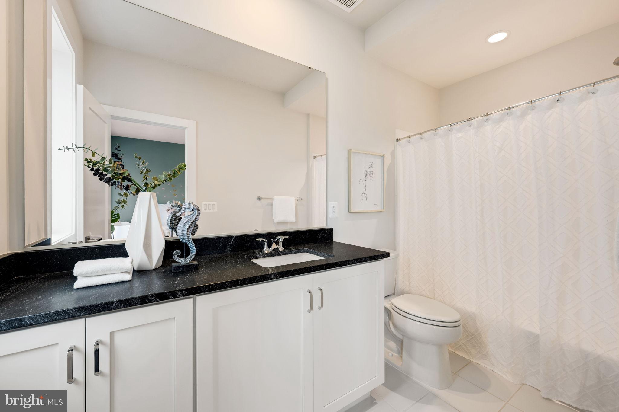 EISENHOWER SQUARE - Residential