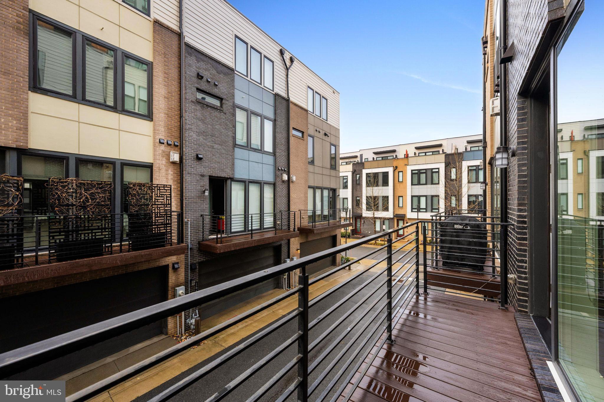 EISENHOWER SQUARE - Residential