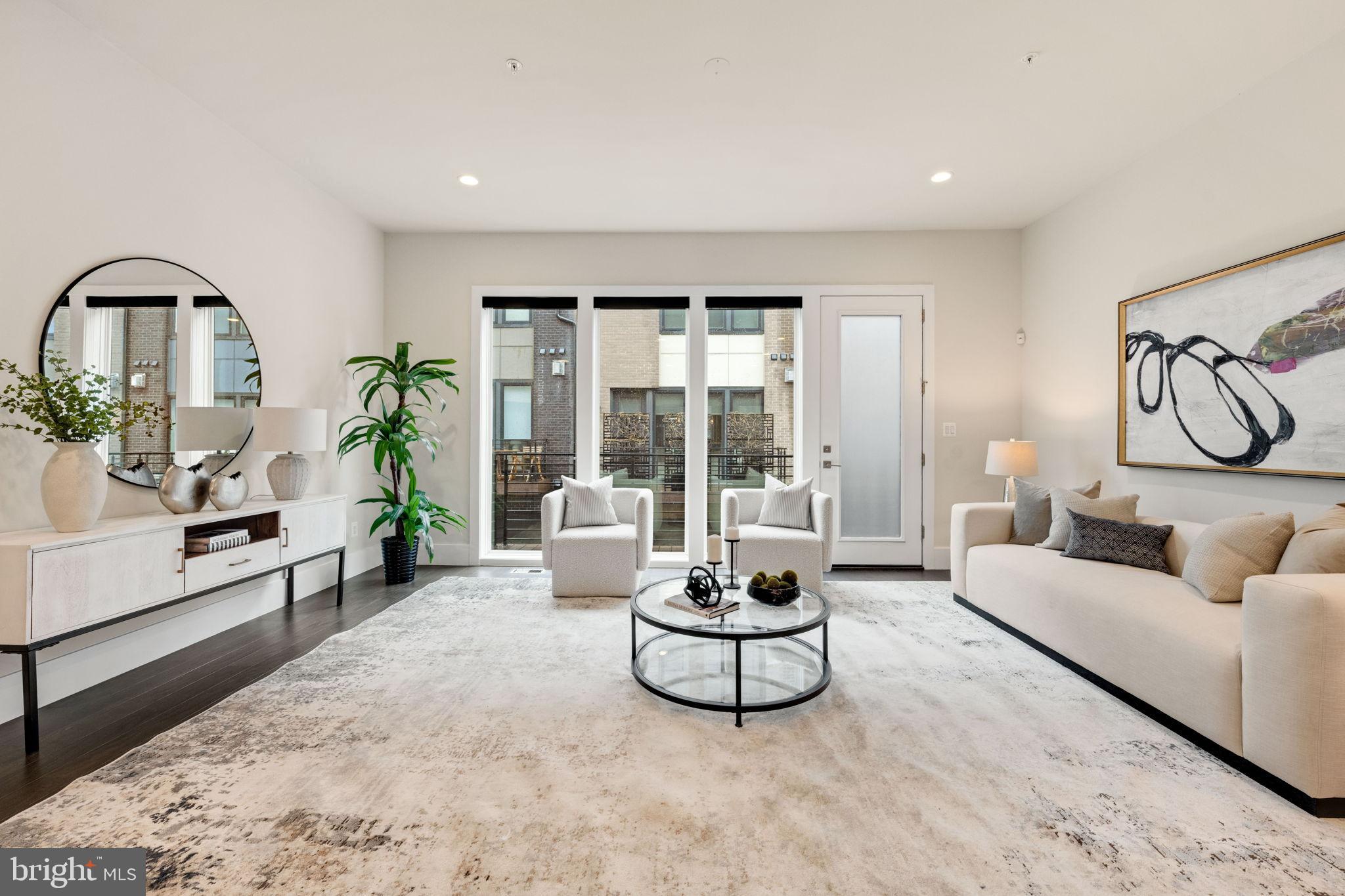 EISENHOWER SQUARE - Residential