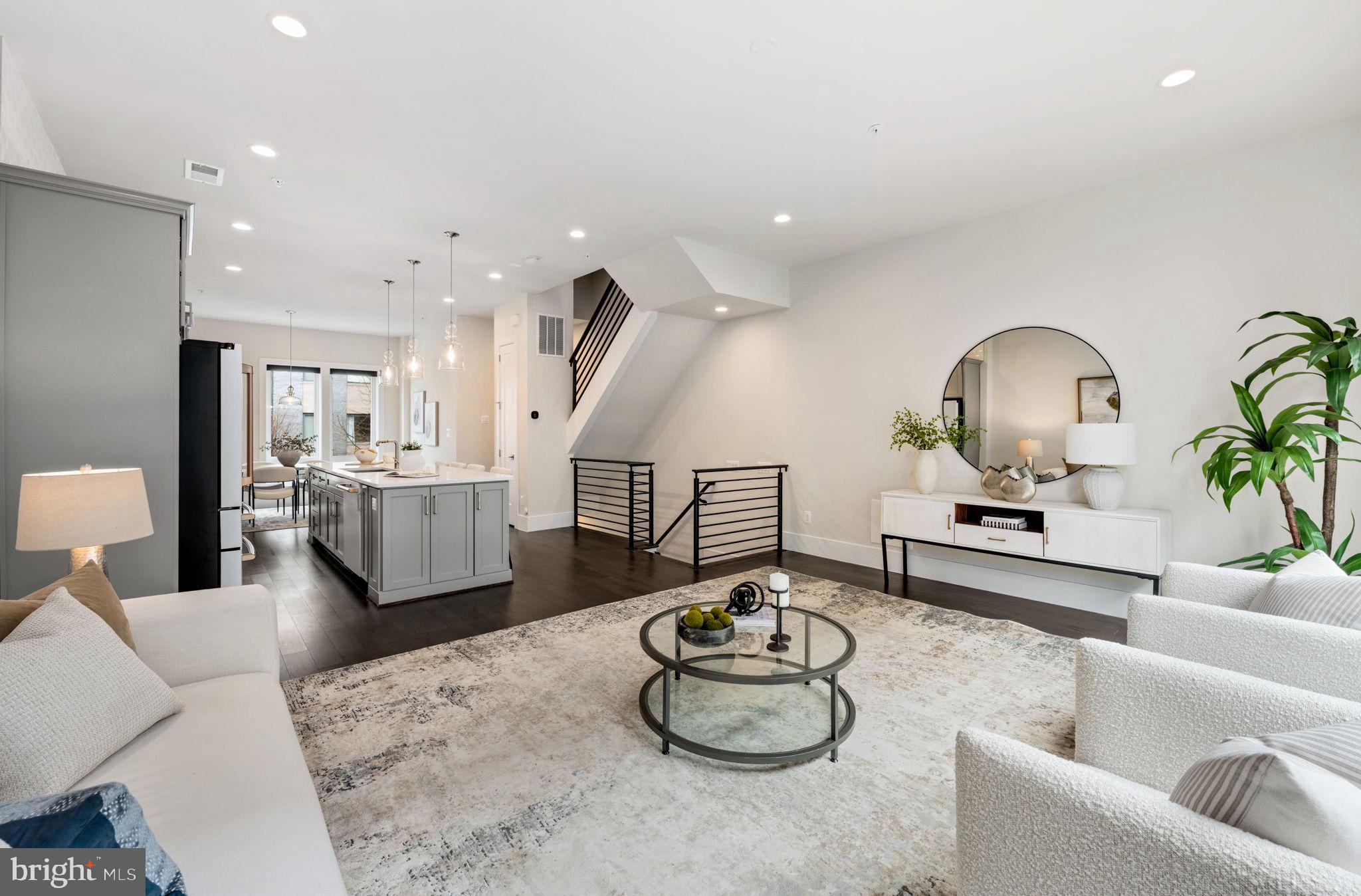 EISENHOWER SQUARE - Residential