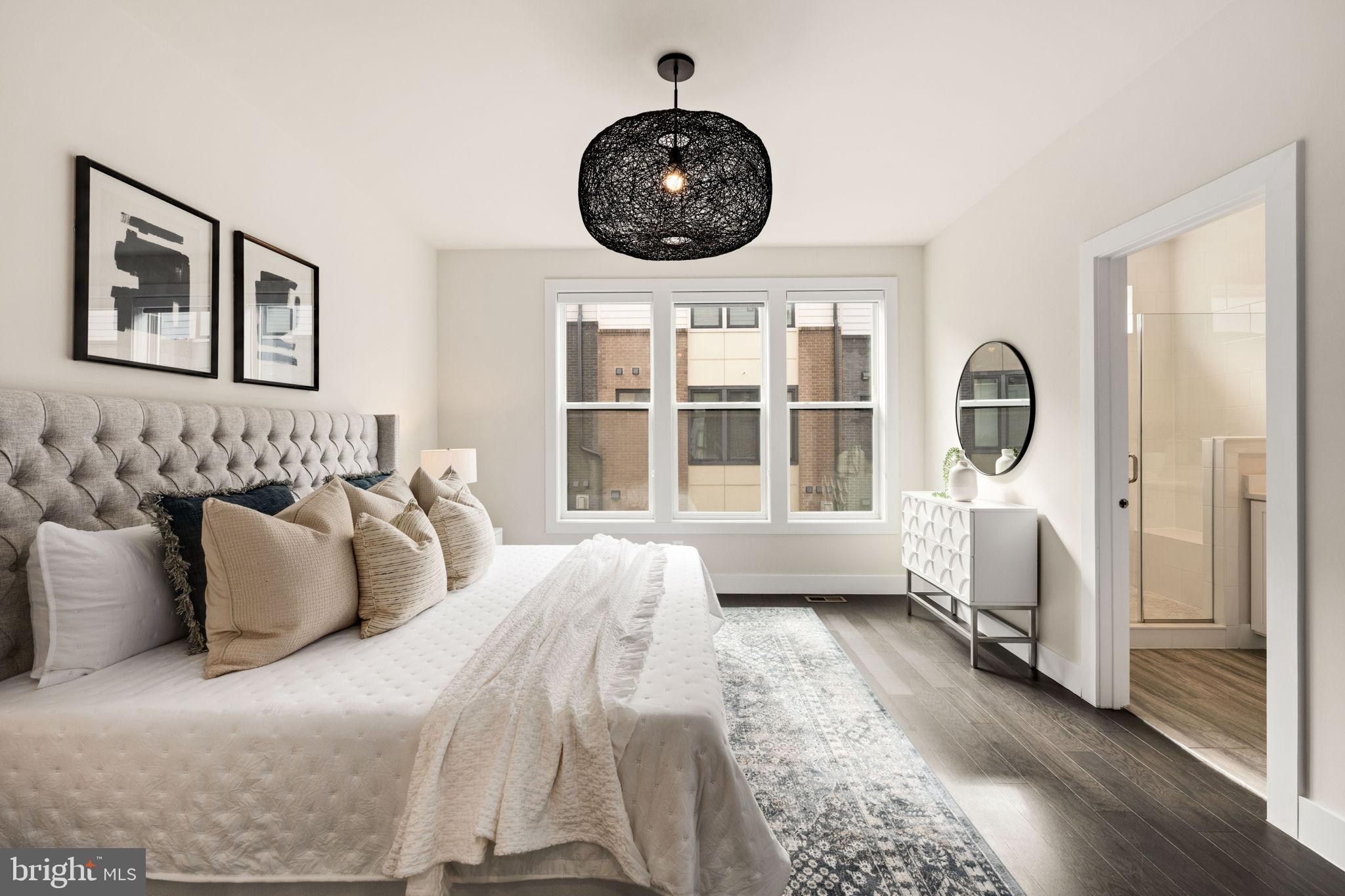 EISENHOWER SQUARE - Residential