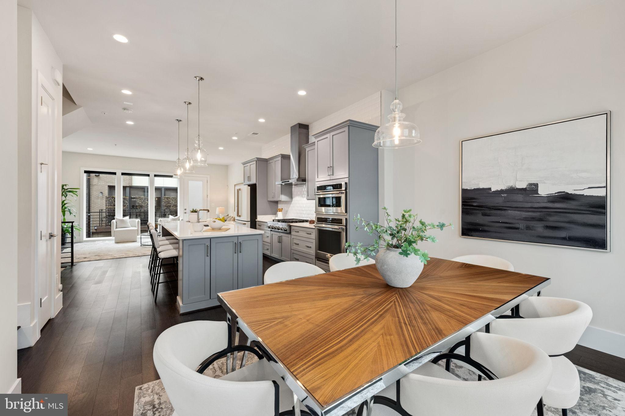 EISENHOWER SQUARE - Residential