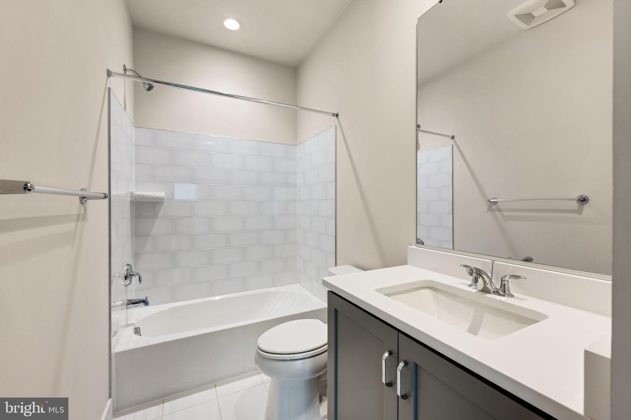 EISENHOWER SQUARE - Residential