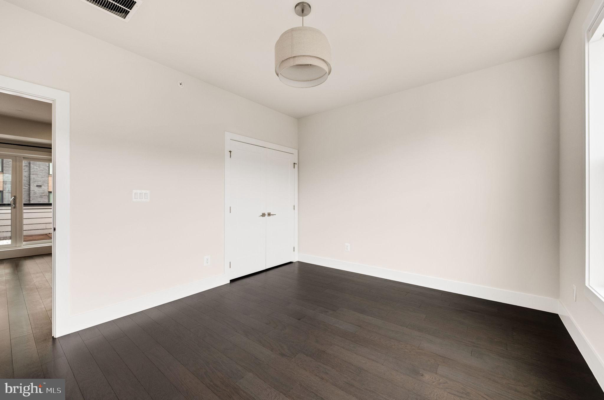 EISENHOWER SQUARE - Residential