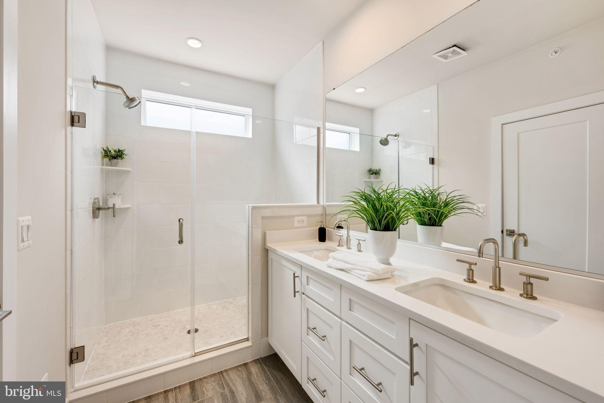 EISENHOWER SQUARE - Residential