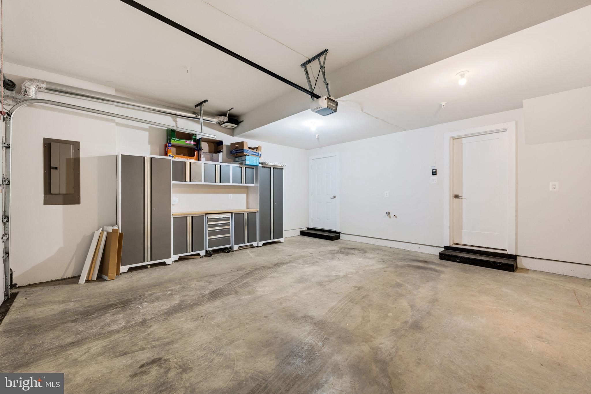 EISENHOWER SQUARE - Residential