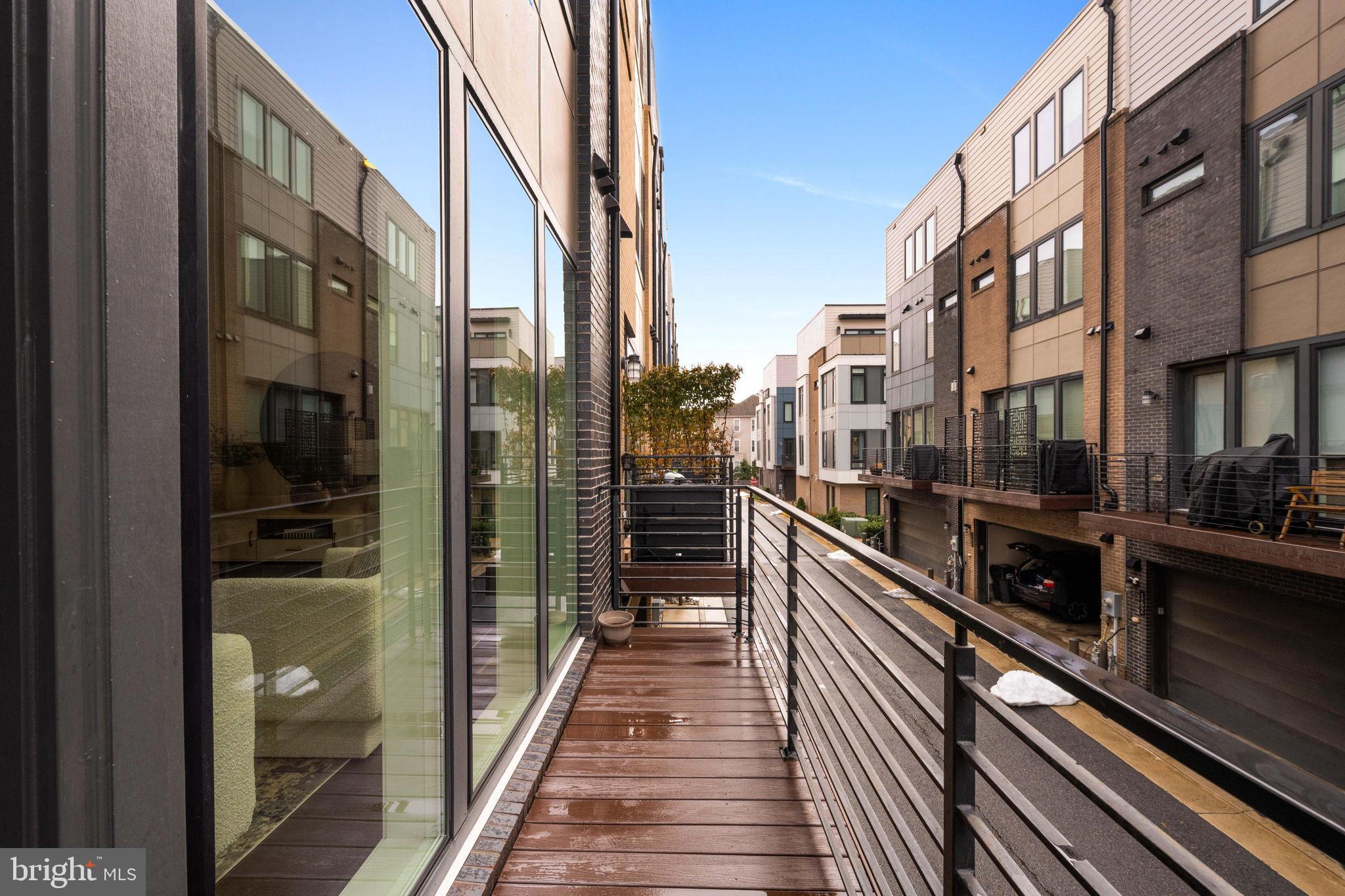 EISENHOWER SQUARE - Residential