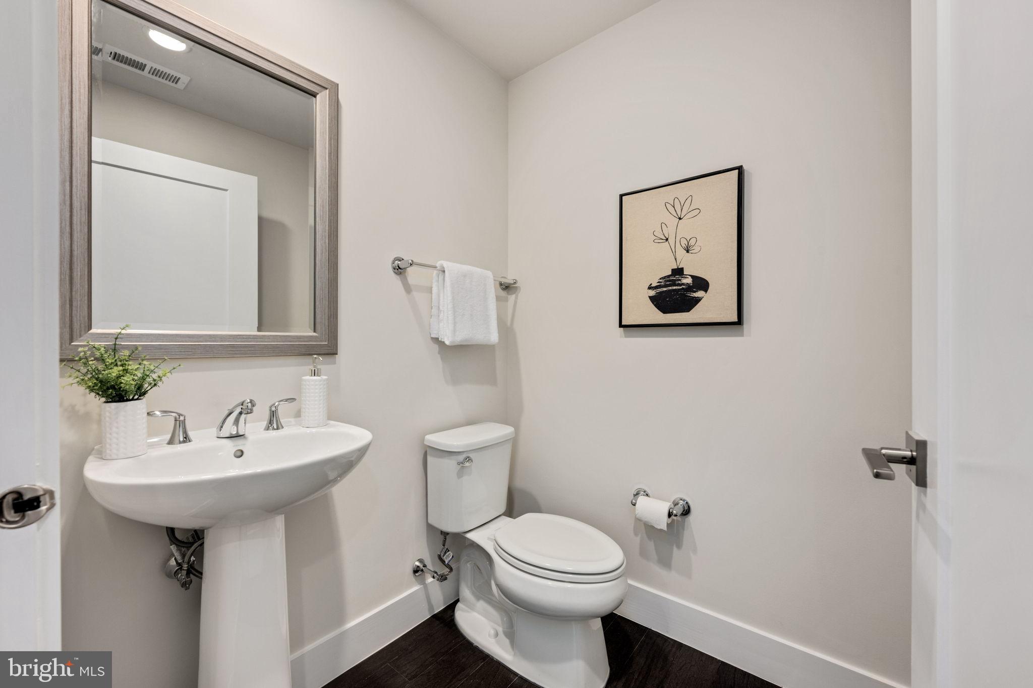 EISENHOWER SQUARE - Residential