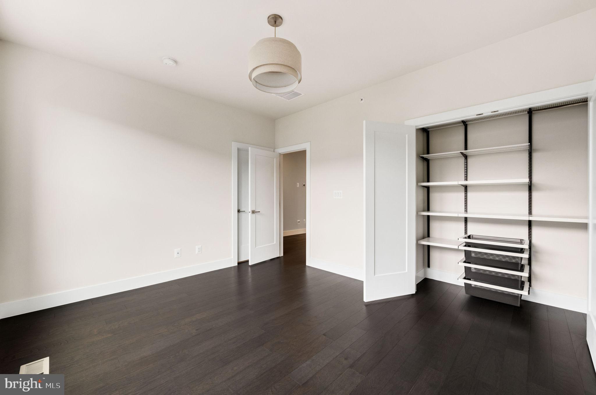 EISENHOWER SQUARE - Residential