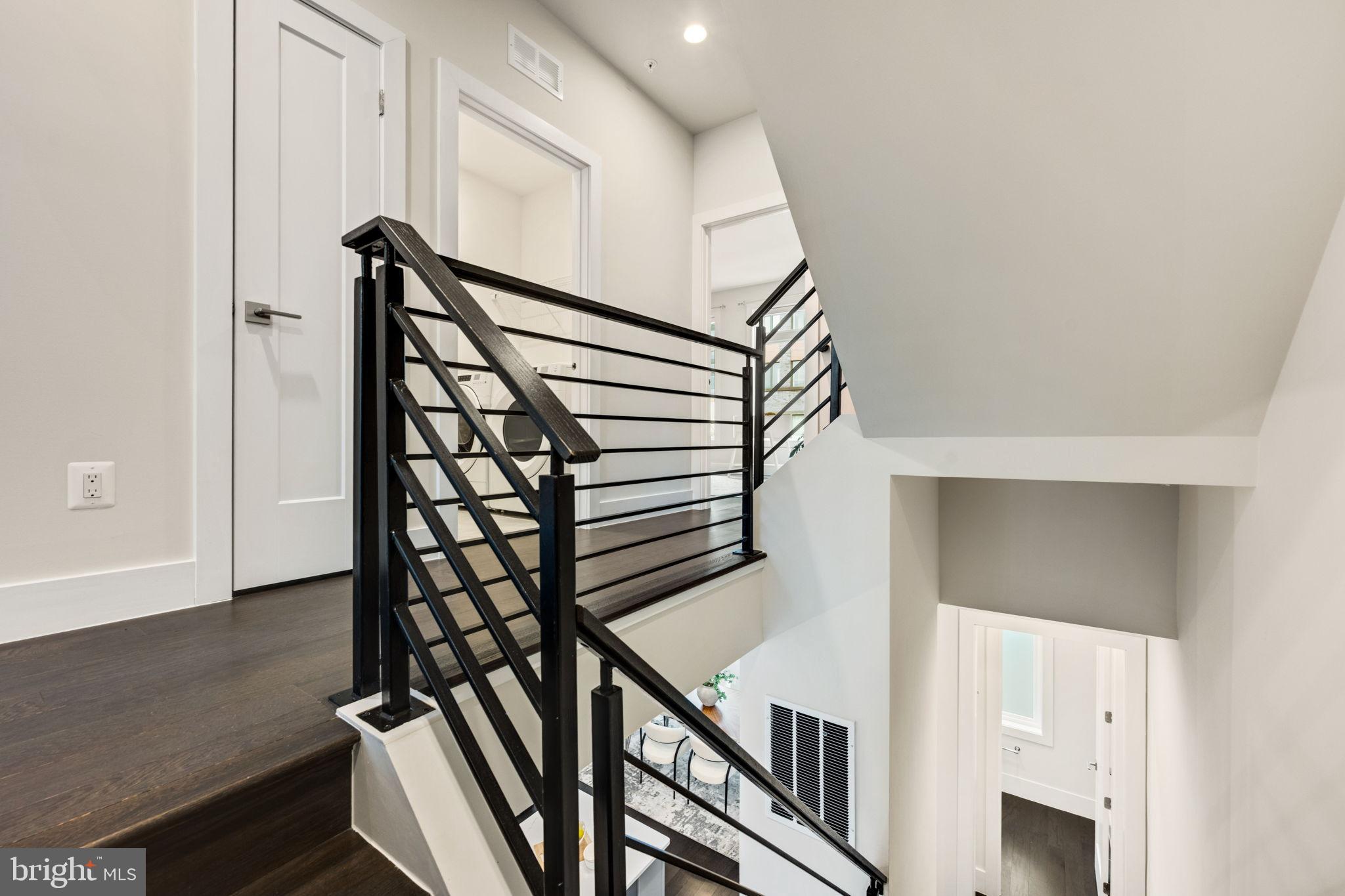 EISENHOWER SQUARE - Residential