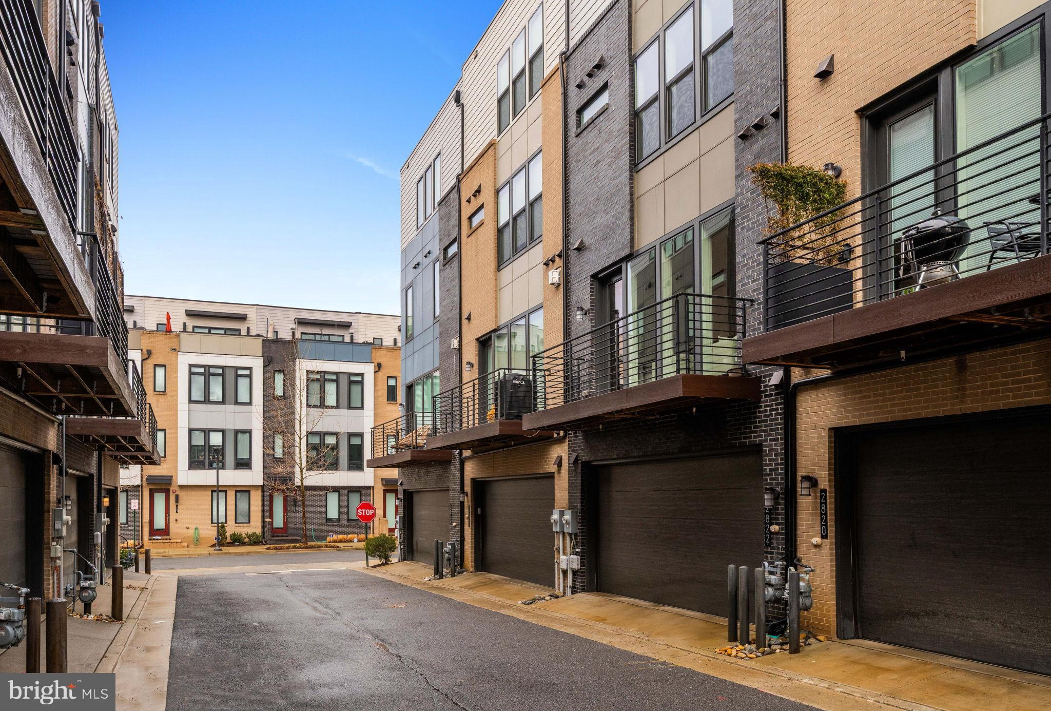 EISENHOWER SQUARE - Residential