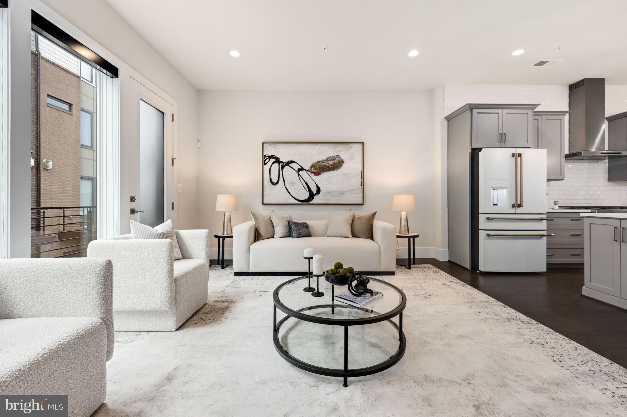 EISENHOWER SQUARE - Residential