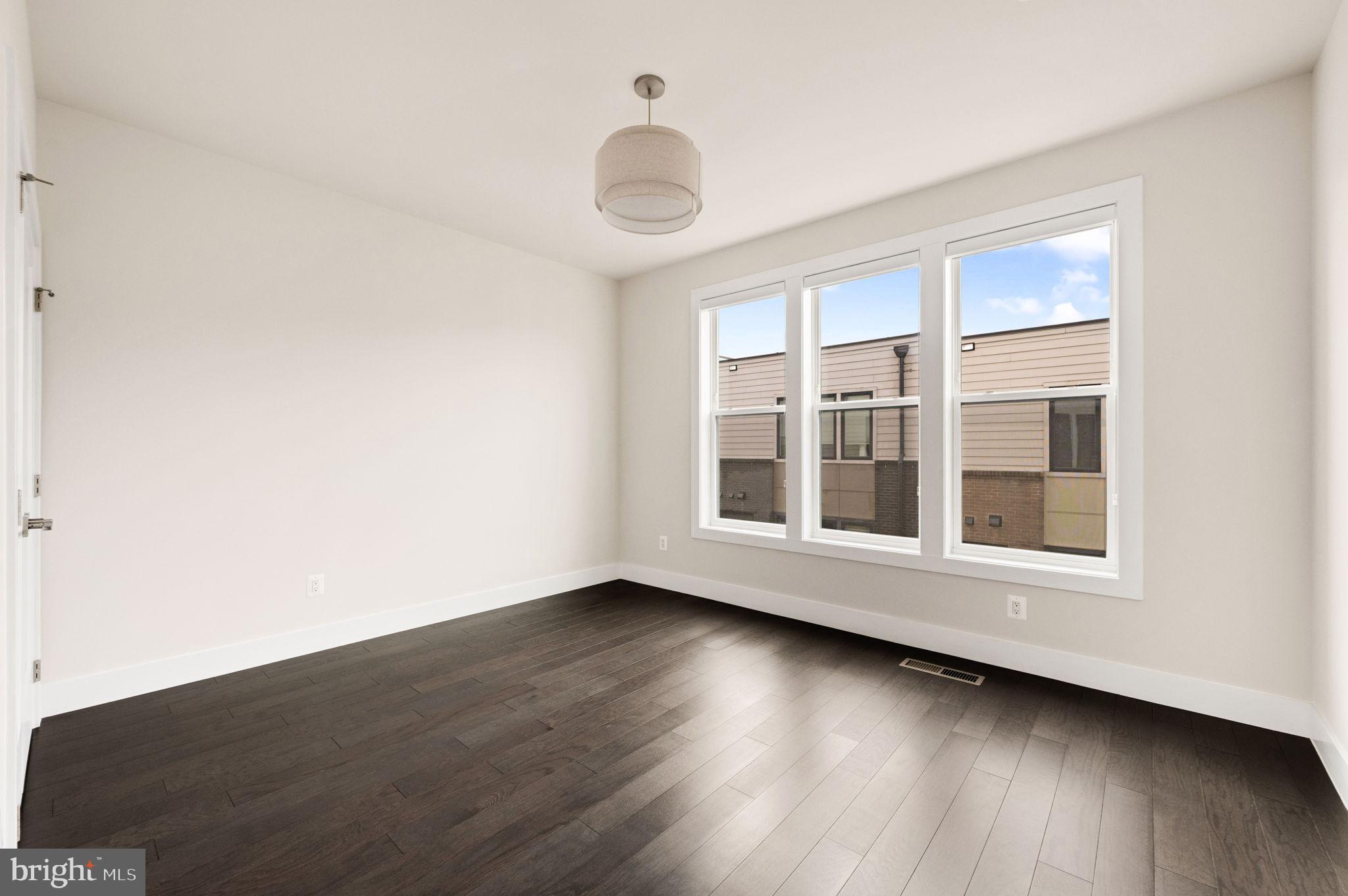 EISENHOWER SQUARE - Residential