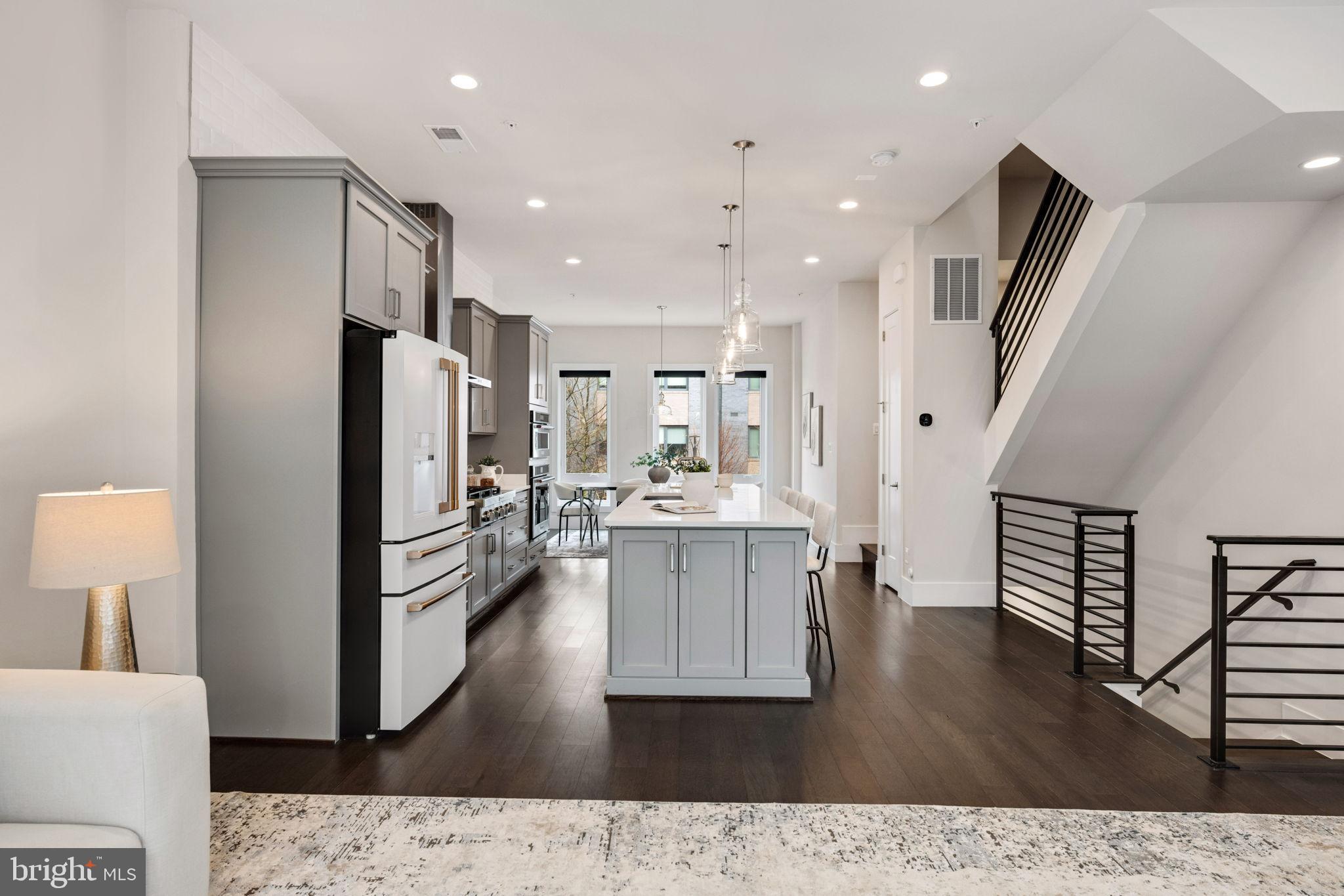 EISENHOWER SQUARE - Residential