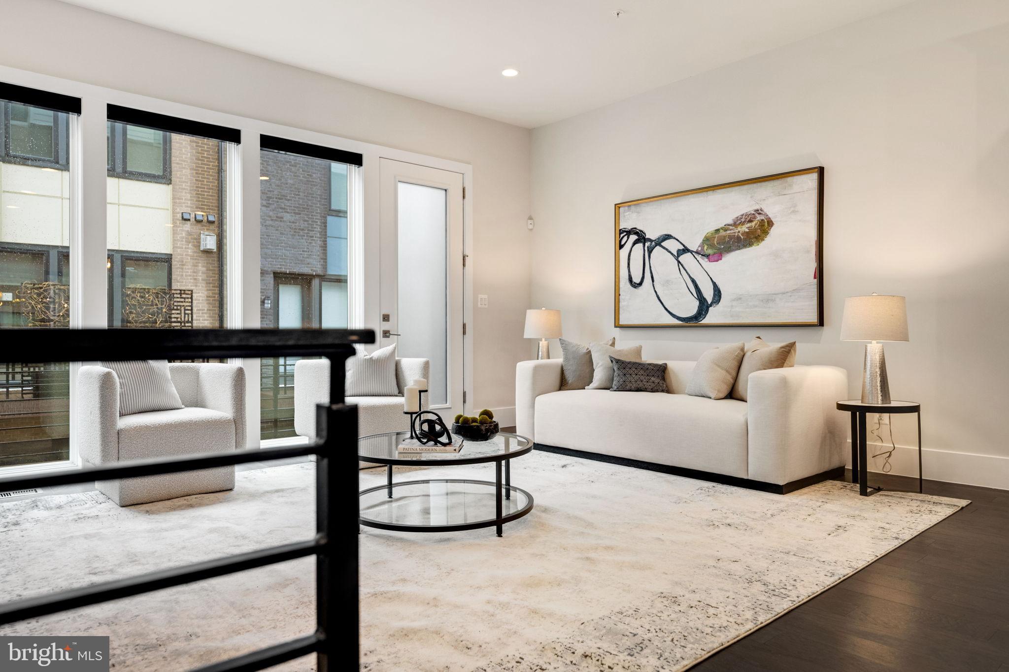 EISENHOWER SQUARE - Residential