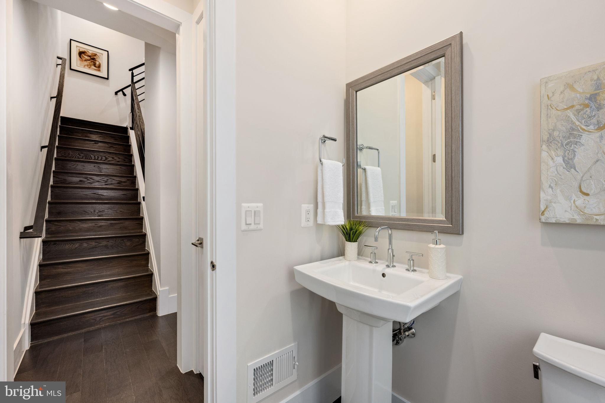 EISENHOWER SQUARE - Residential