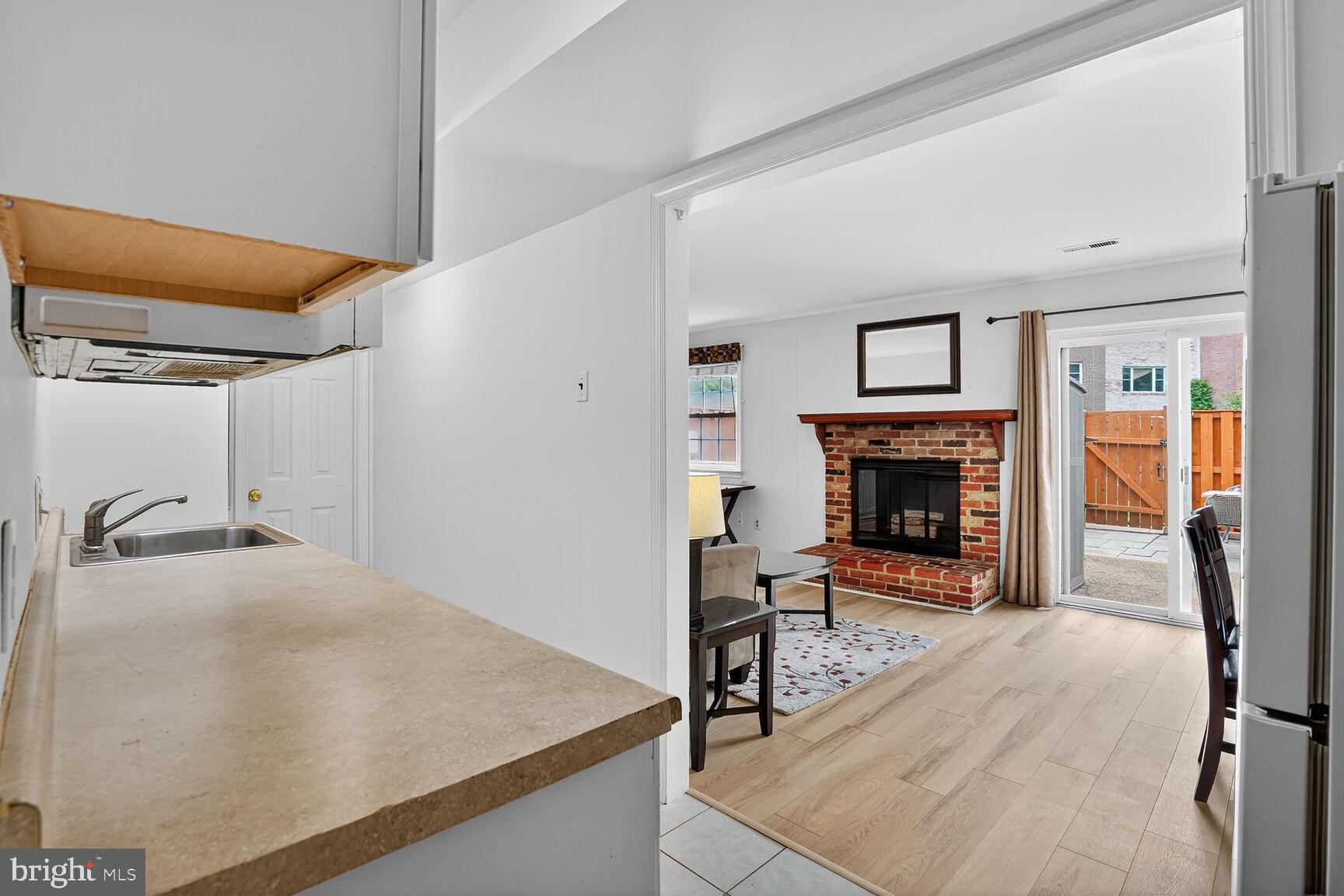 COURTHOUSE SQUARE - Residential