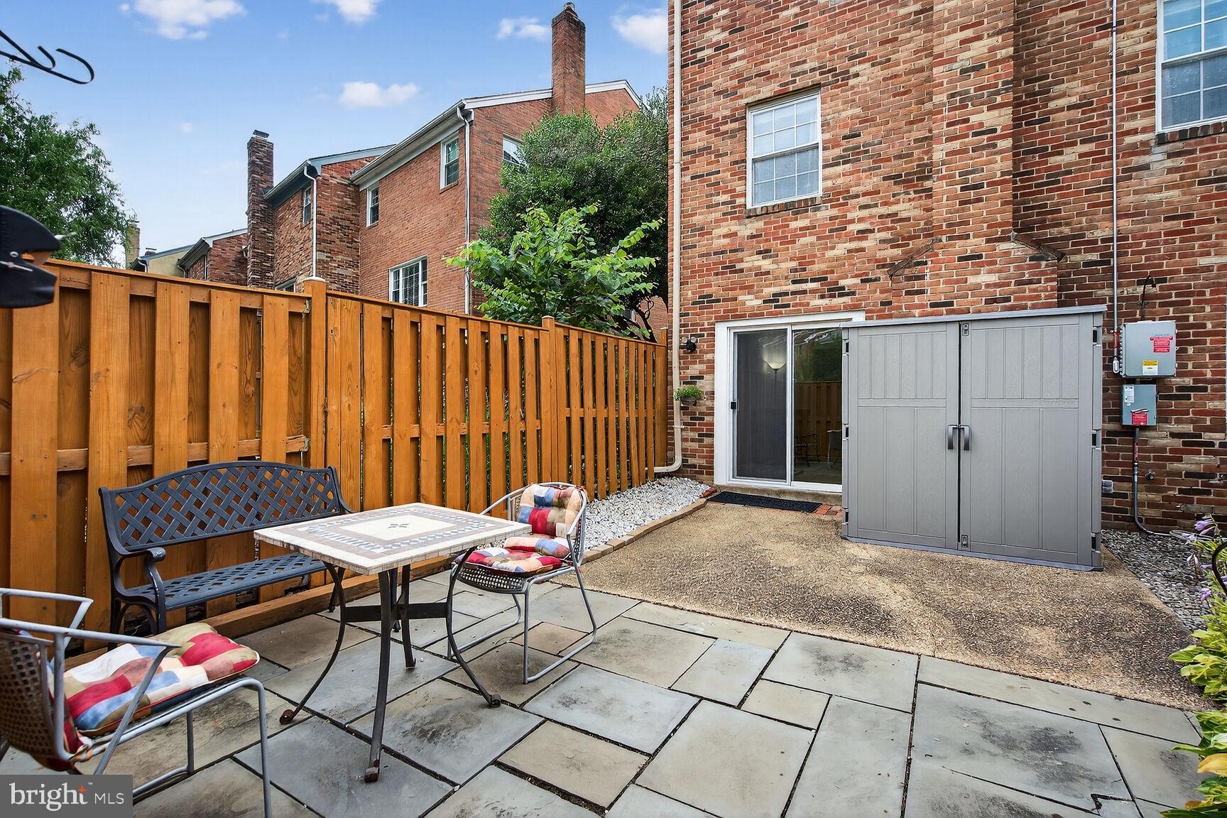 COURTHOUSE SQUARE - Residential