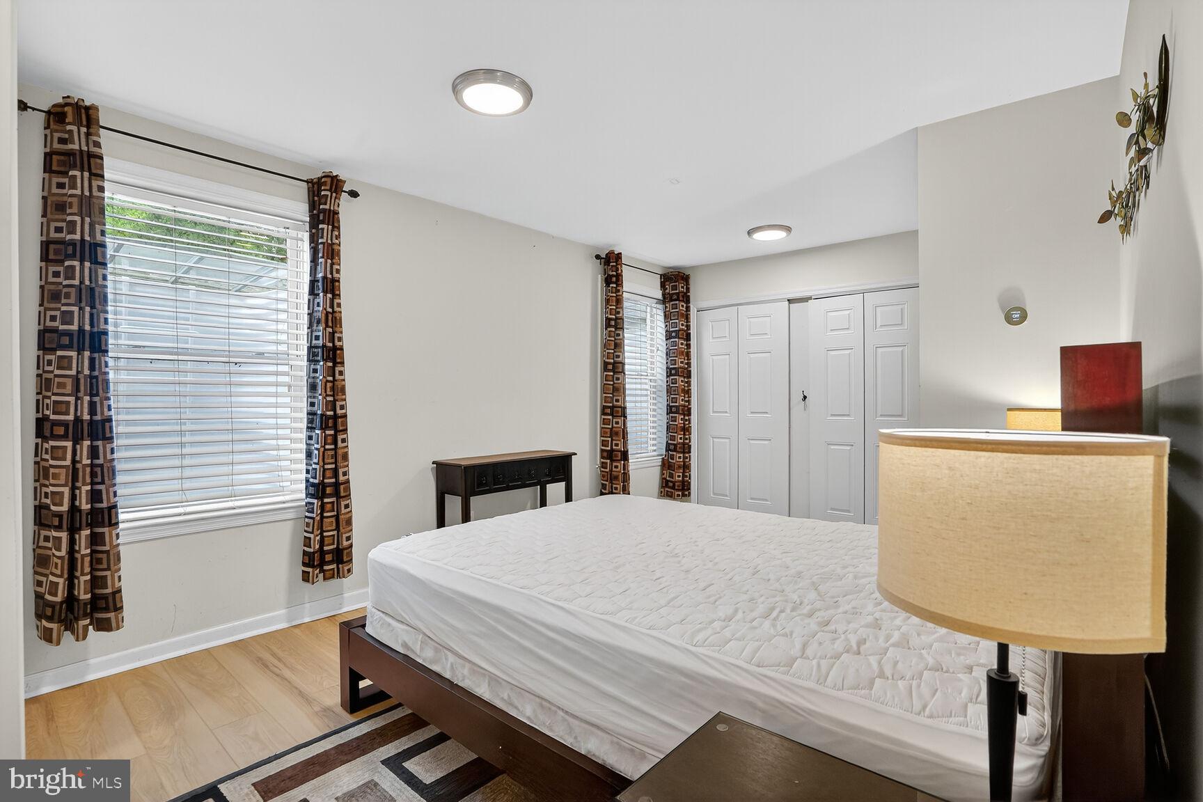 COURTHOUSE SQUARE - Residential