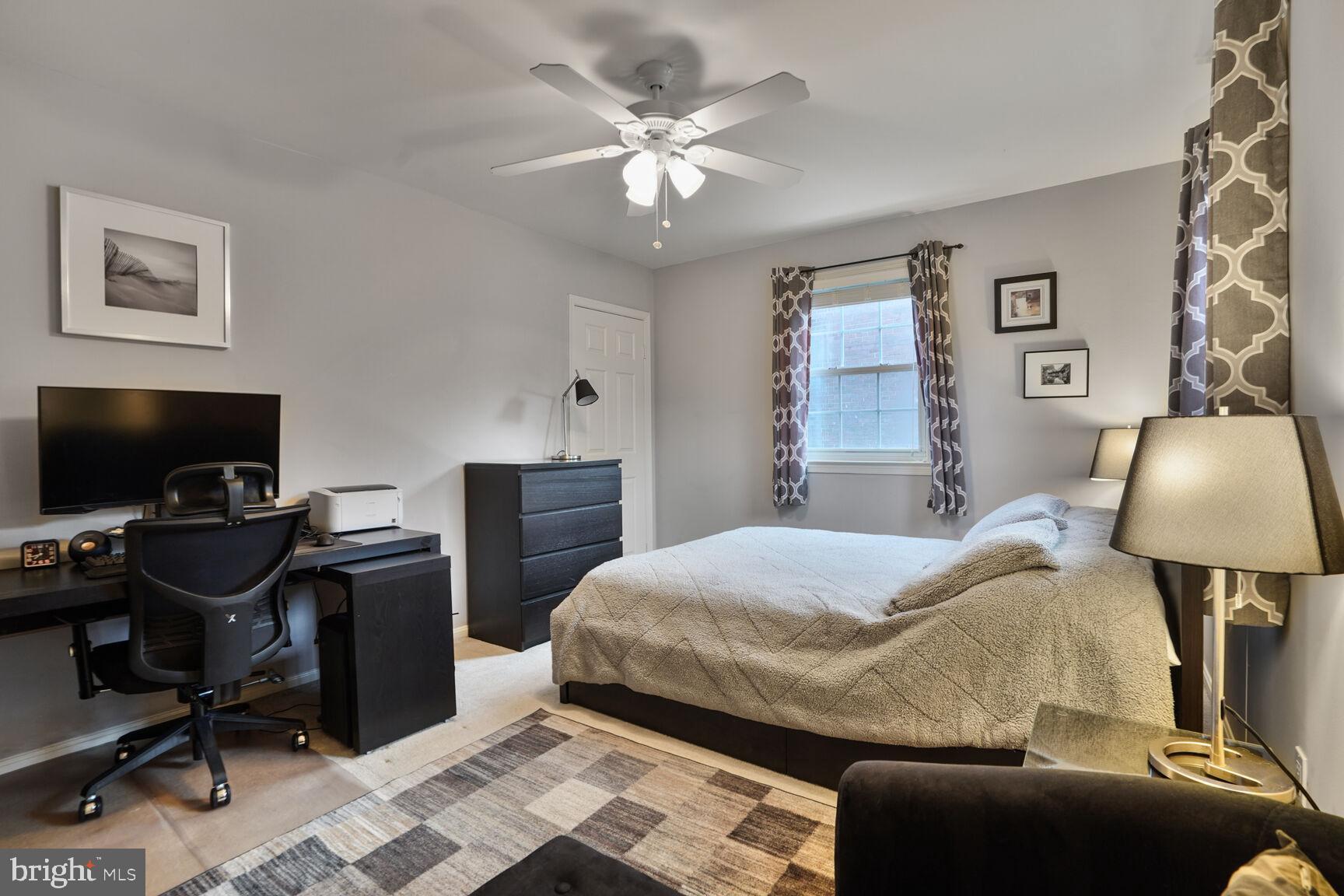 COURTHOUSE SQUARE - Residential