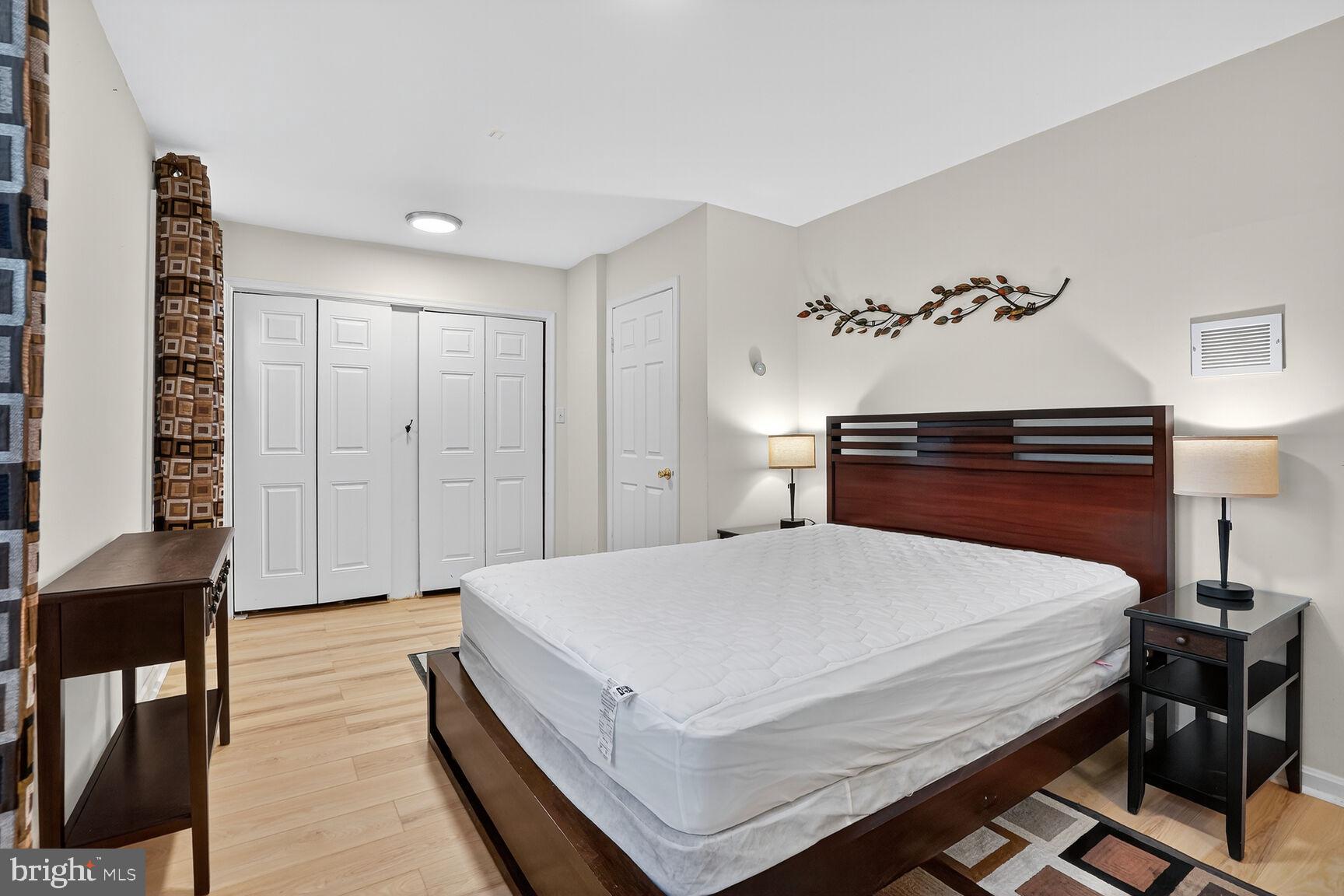 COURTHOUSE SQUARE - Residential