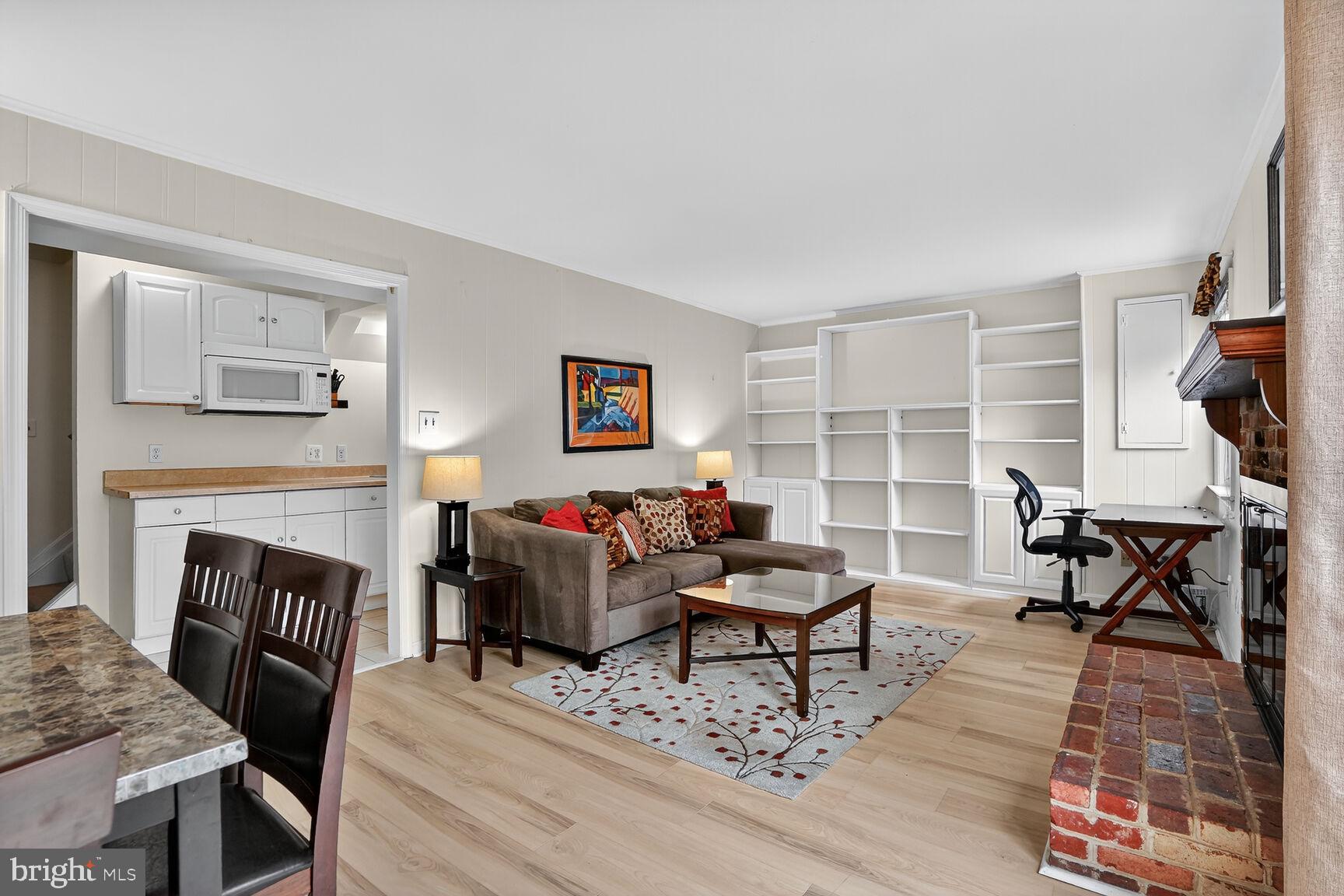 COURTHOUSE SQUARE - Residential