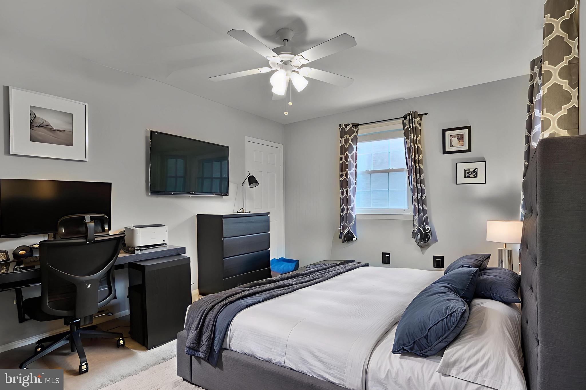 COURTHOUSE SQUARE - Residential