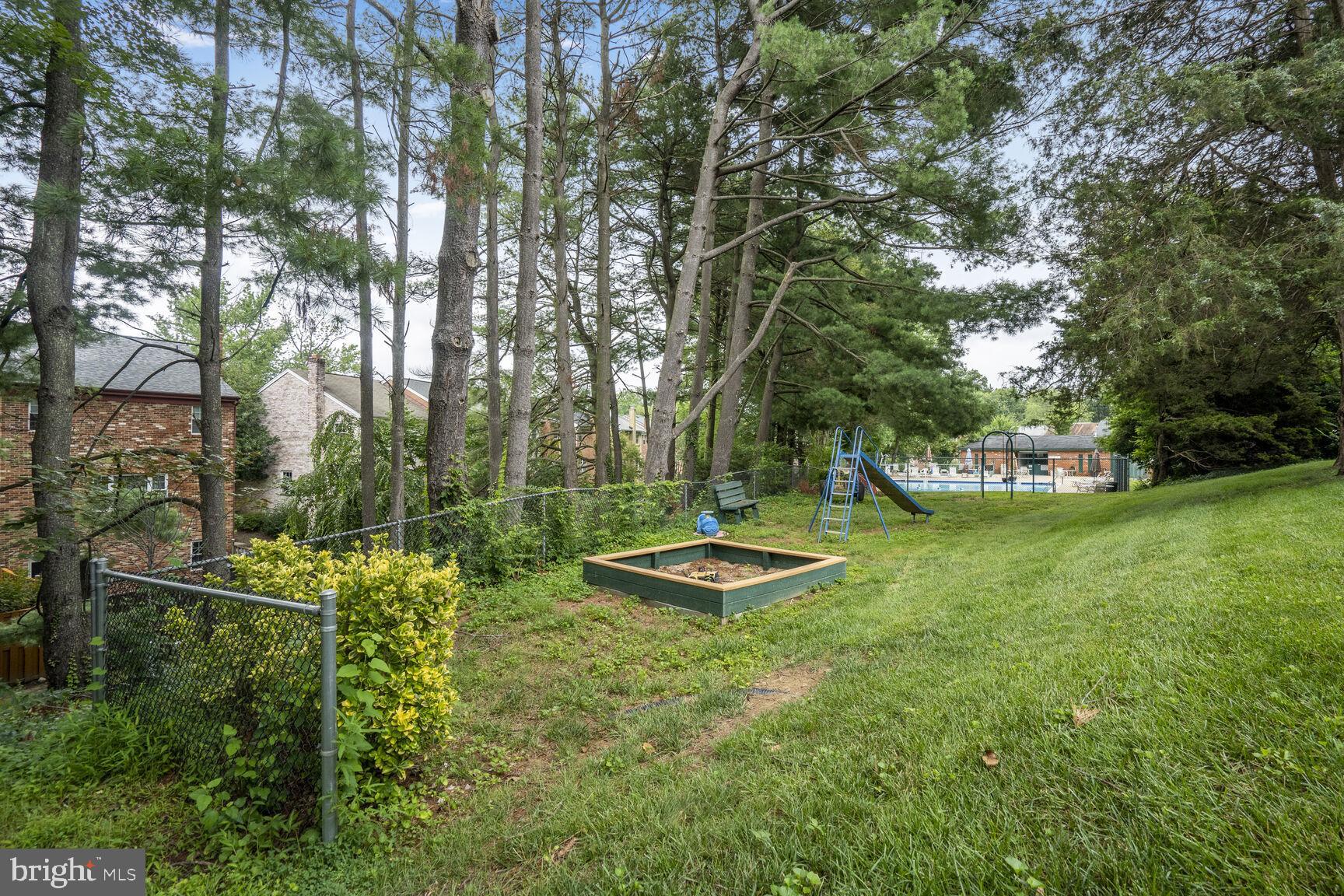 COURTHOUSE SQUARE - Residential