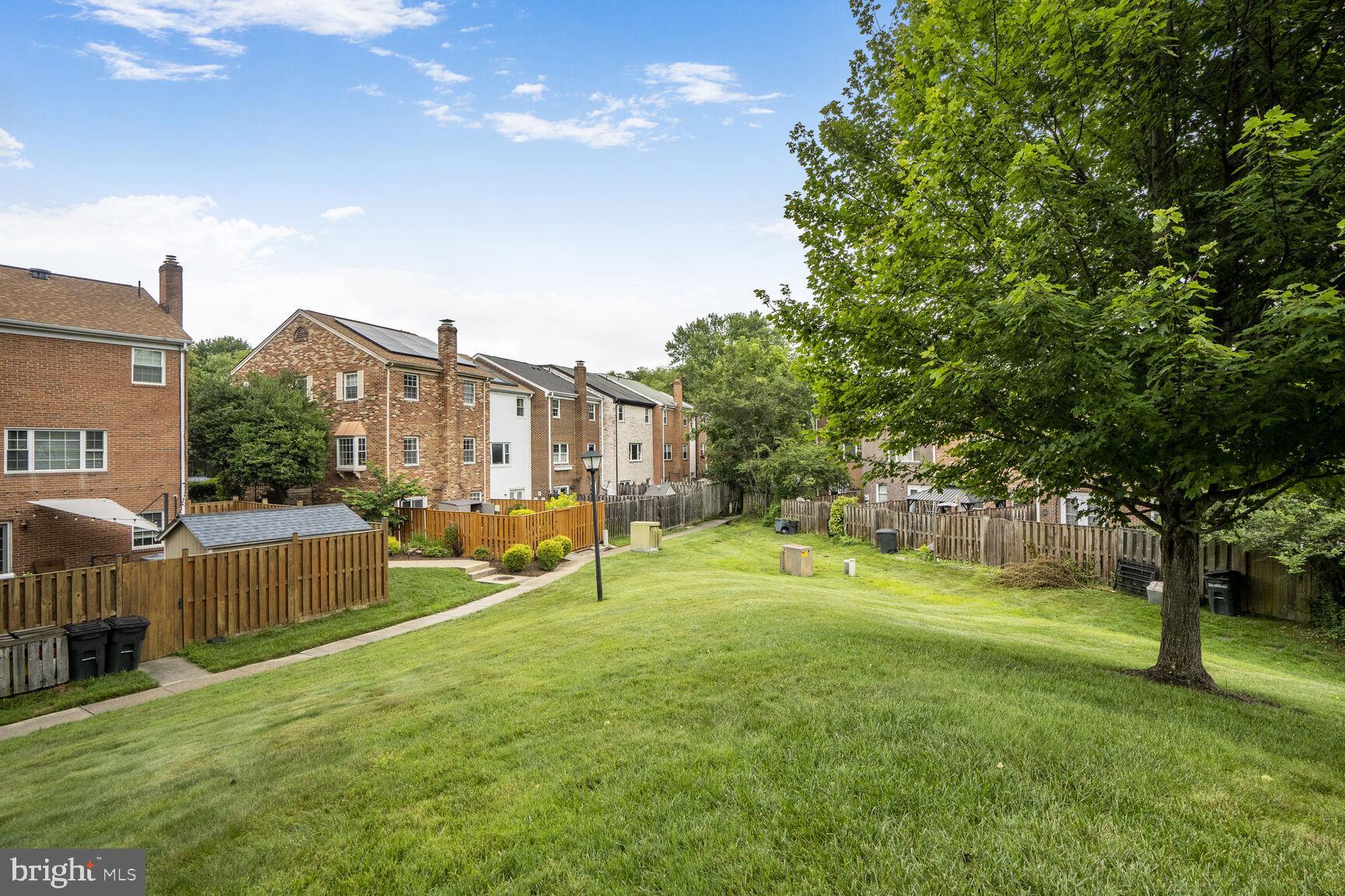COURTHOUSE SQUARE - Residential