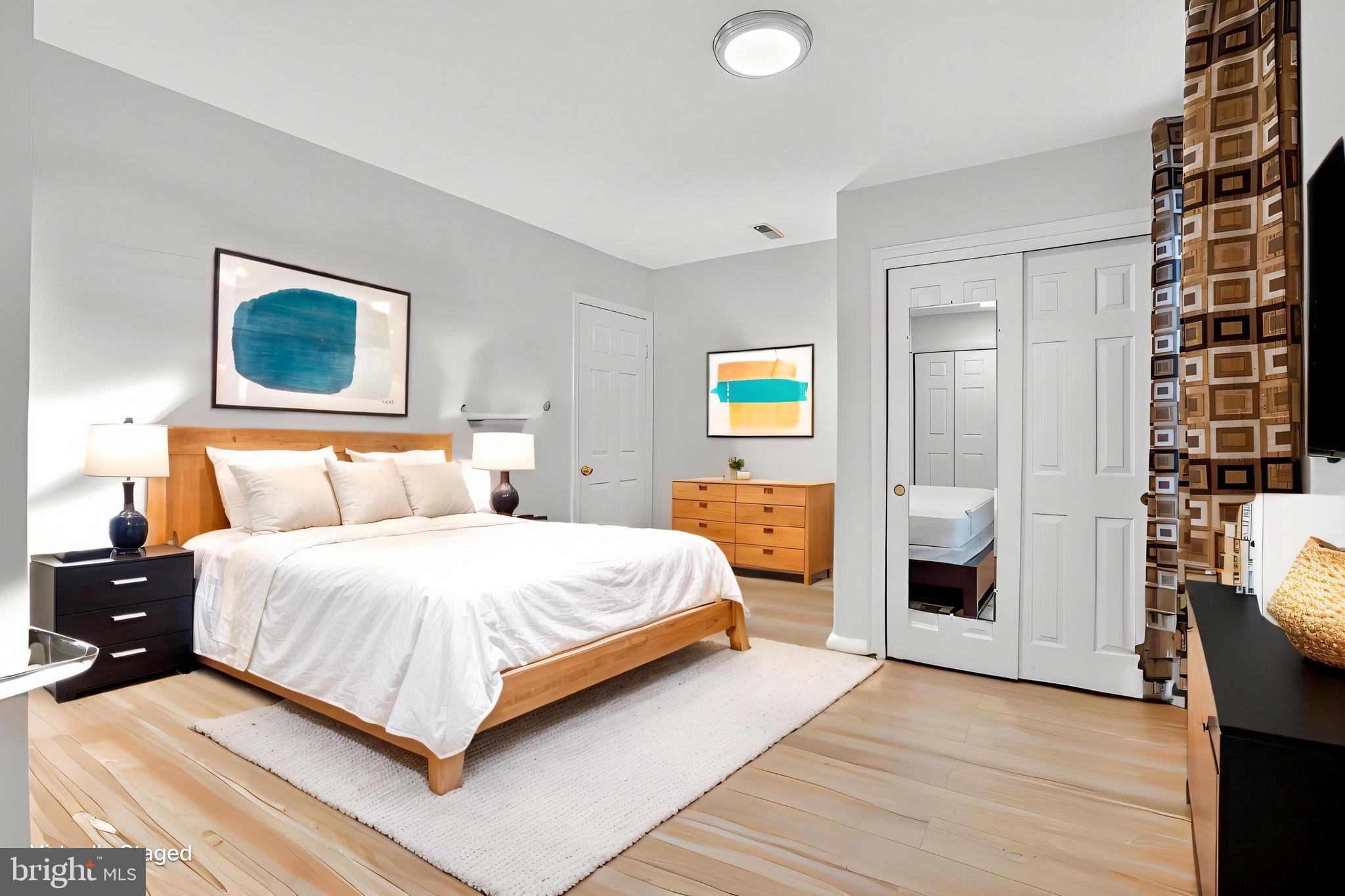 COURTHOUSE SQUARE - Residential