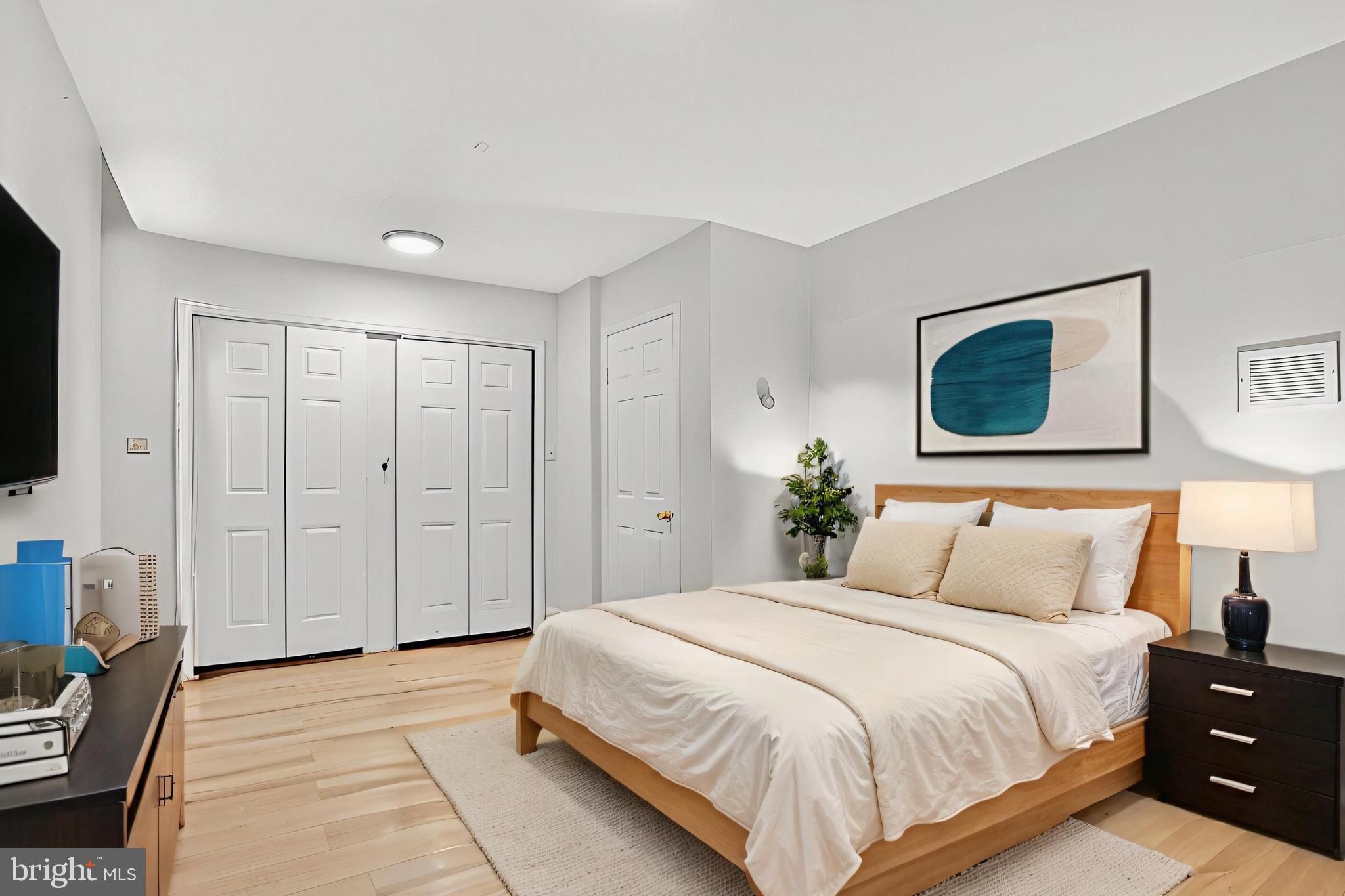 COURTHOUSE SQUARE - Residential