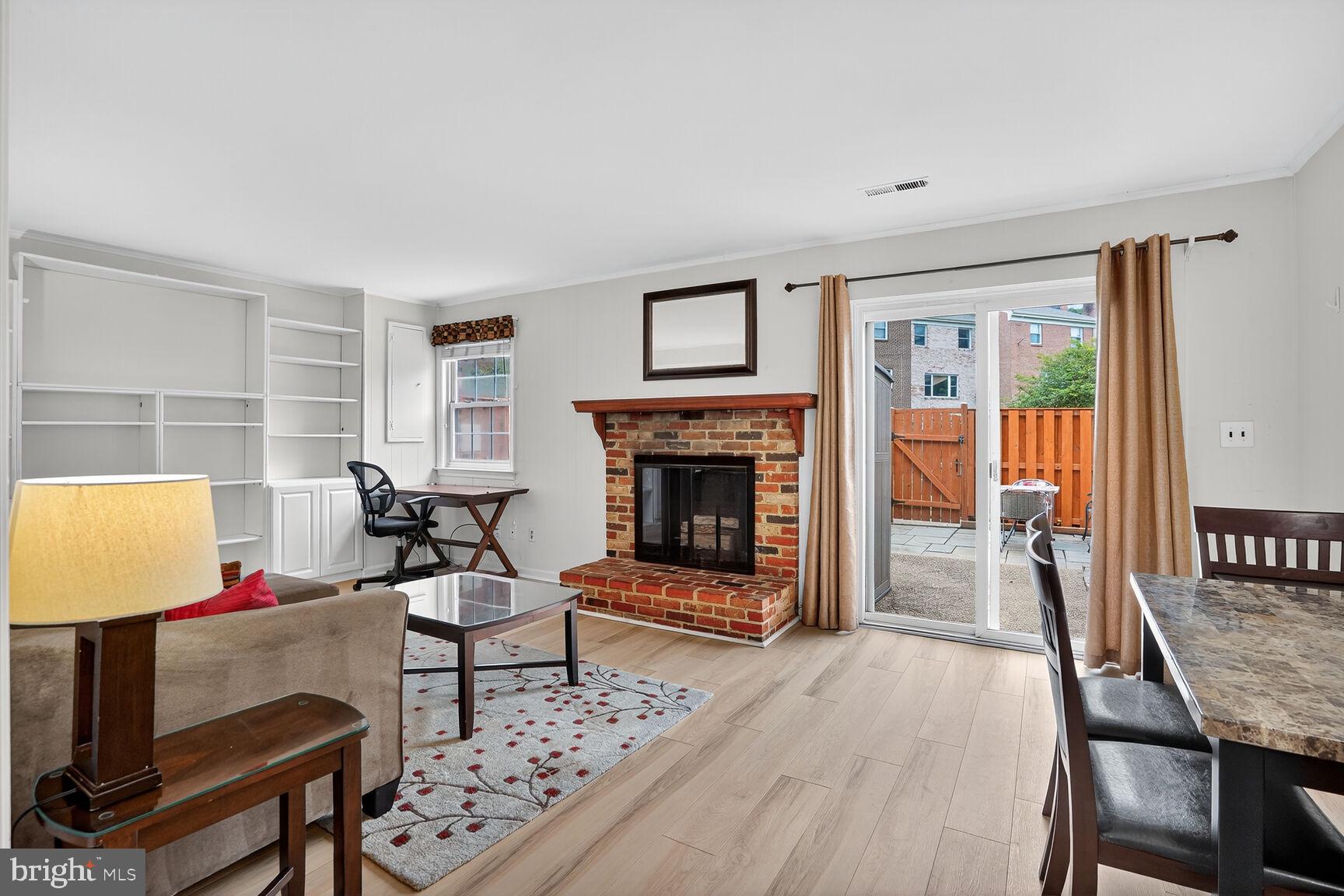 COURTHOUSE SQUARE - Residential